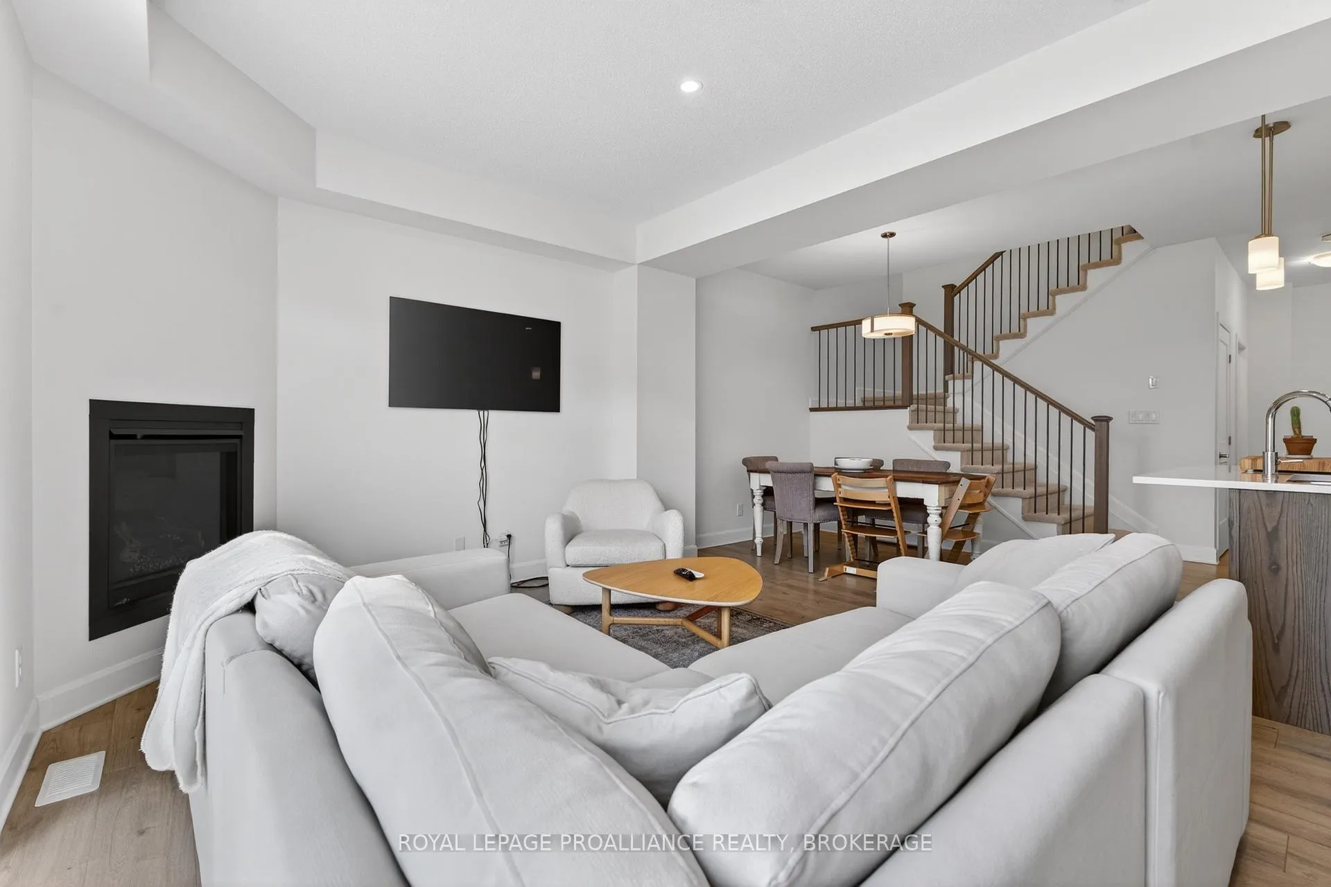 Photo 6 of 1536 Scarlet Street, Kingston, Kingston East (Incl Barret Crt) — HOMEH