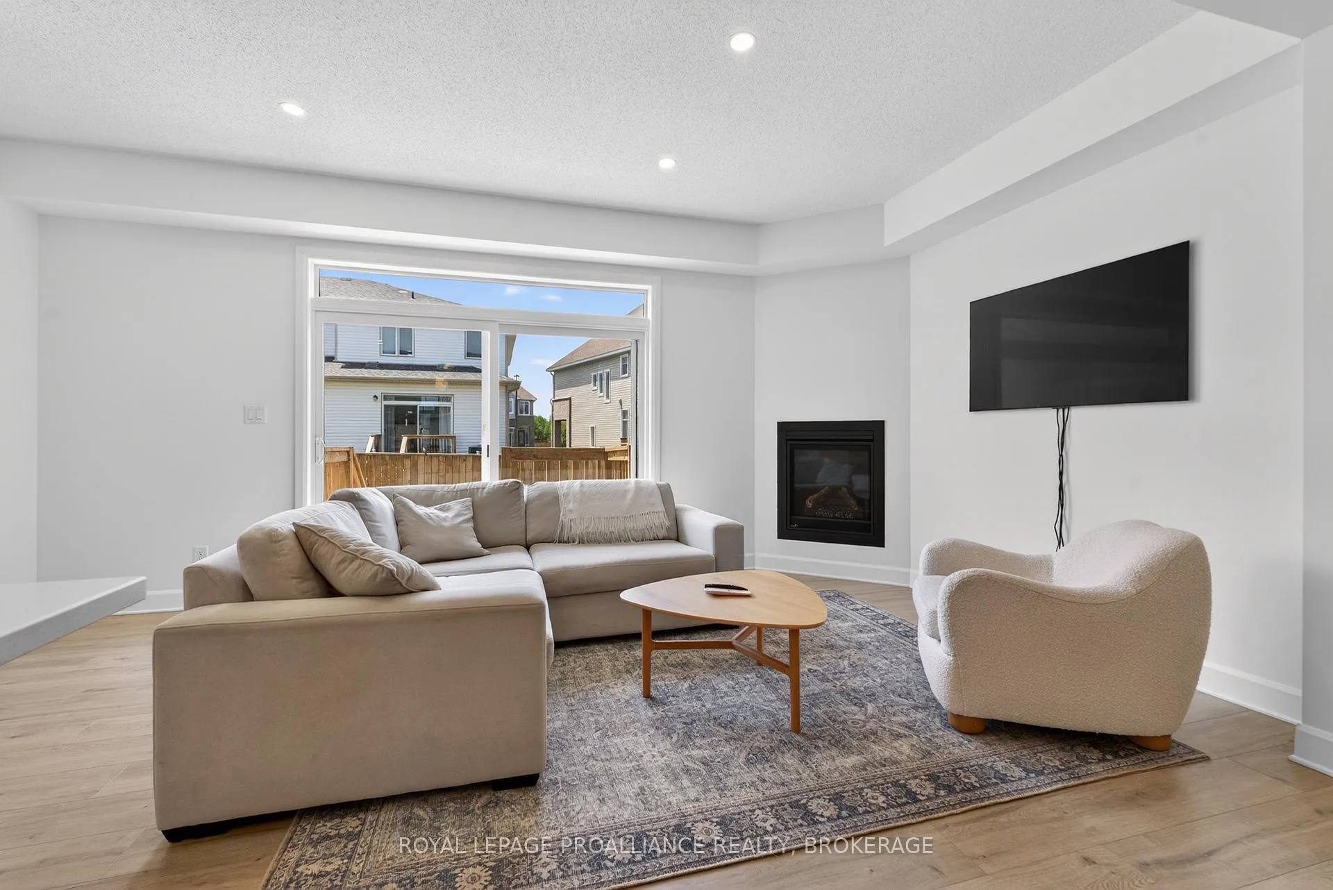 Photo 7 of 1536 Scarlet Street, Kingston, Kingston East (Incl Barret Crt) — HOMEH