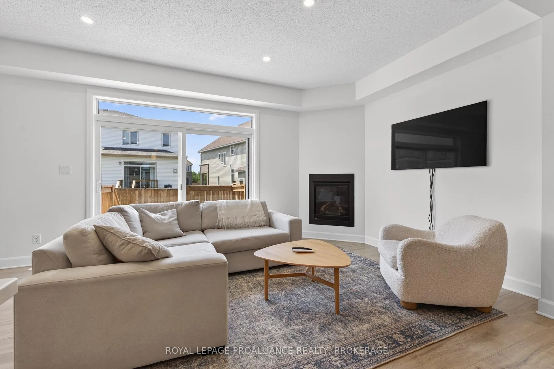 Photo 8 of 1536 Scarlet Street, Kingston, Kingston East (Incl Barret Crt) — HOMEH