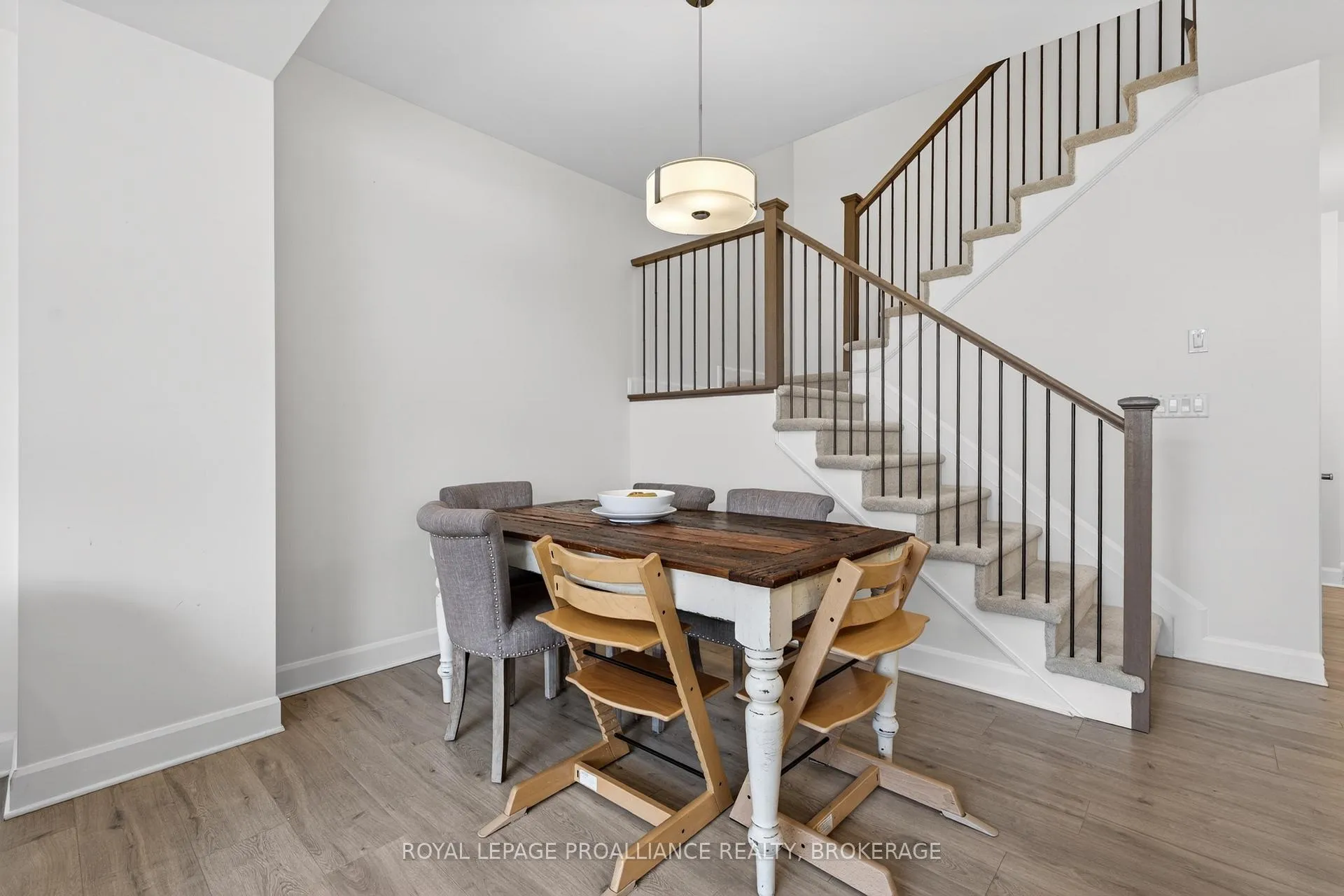 Photo 10 of 1536 Scarlet Street, Kingston, Kingston East (Incl Barret Crt) — HOMEH