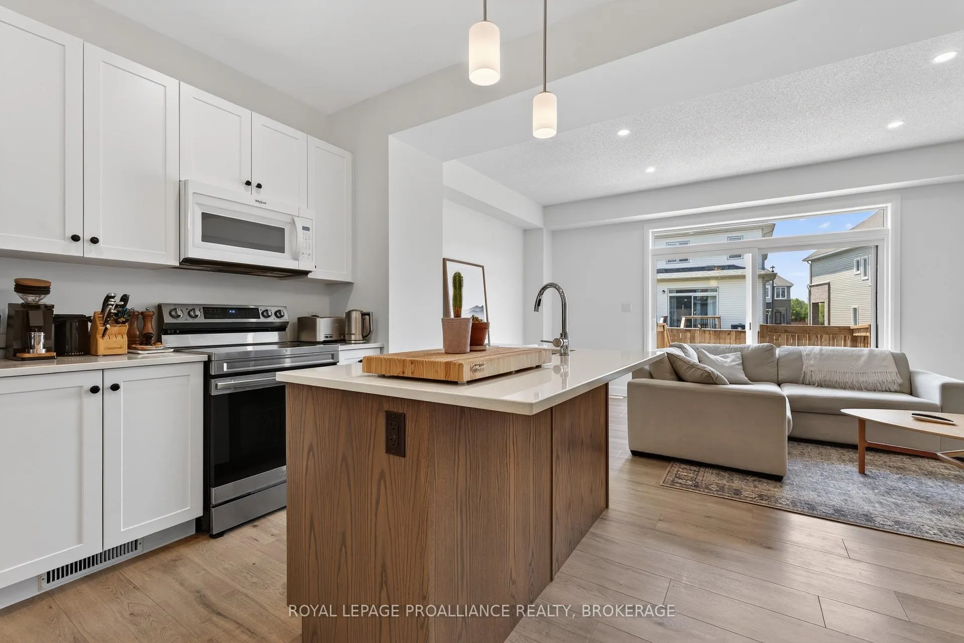 Photo 12 of 1536 Scarlet Street, Kingston, Kingston East (Incl Barret Crt) — HOMEH