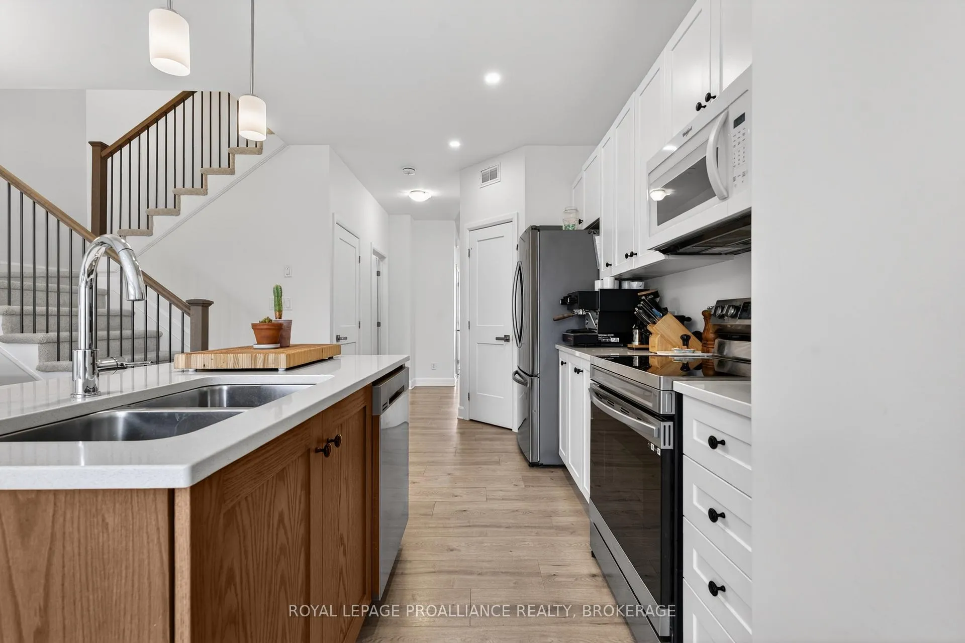 Photo 14 of 1536 Scarlet Street, Kingston, Kingston East (Incl Barret Crt) — HOMEH