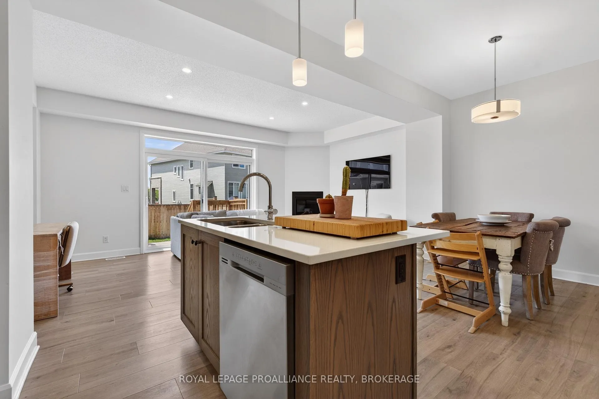 Photo 15 of 1536 Scarlet Street, Kingston, Kingston East (Incl Barret Crt) — HOMEH