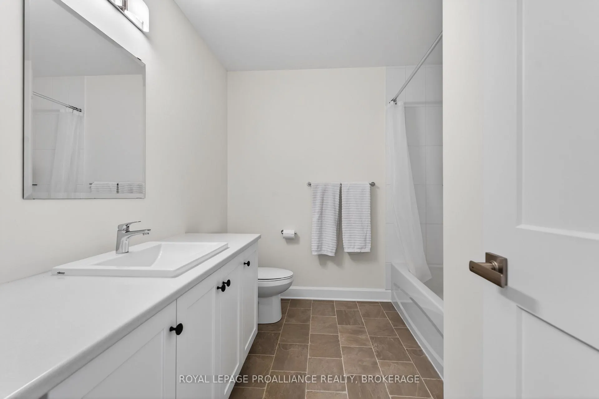 Photo 25 of 1536 Scarlet Street, Kingston, Kingston East (Incl Barret Crt) — HOMEH