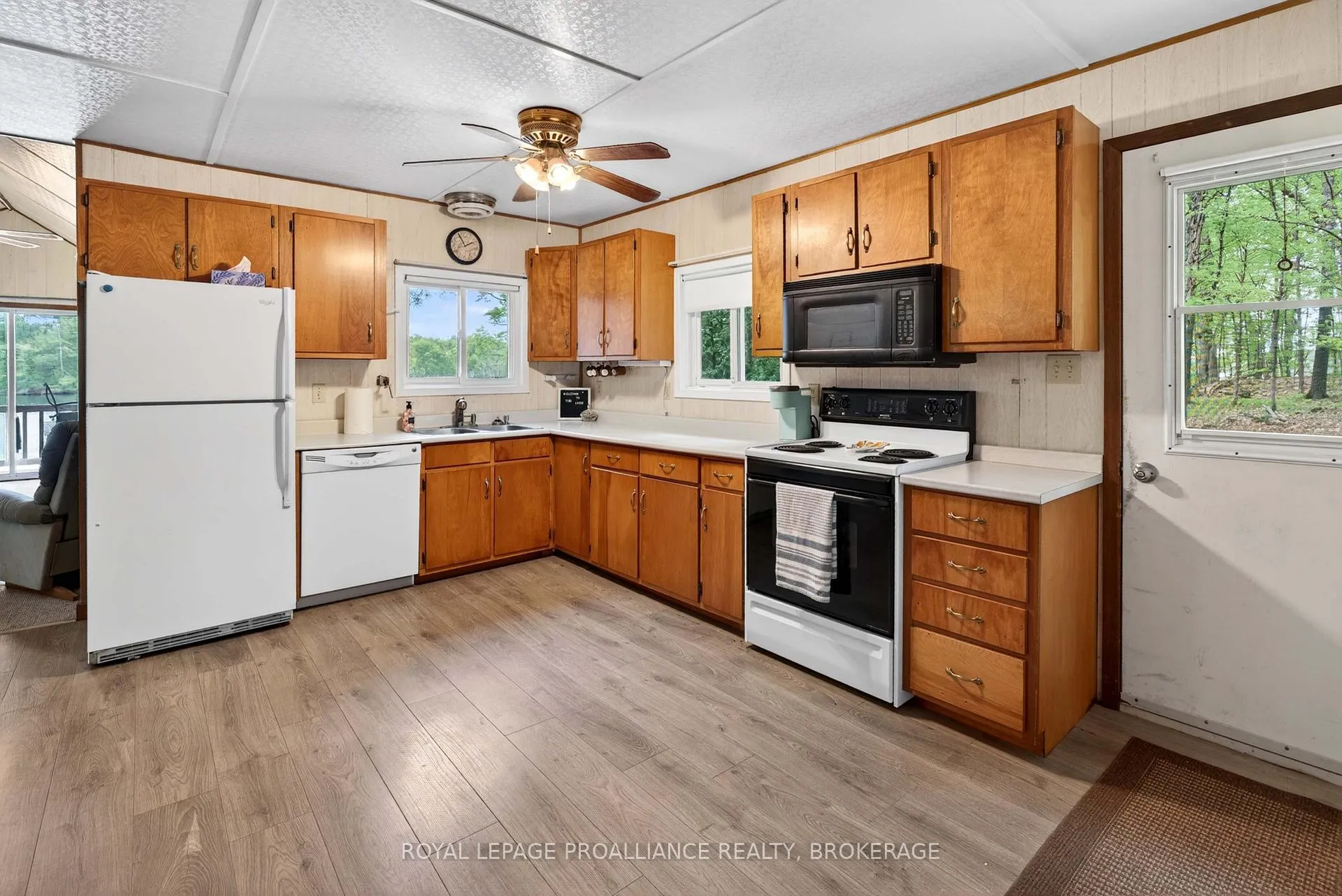 Photo 16 of 805 Burns Lane, Frontenac, Frontenac South — HOMEH