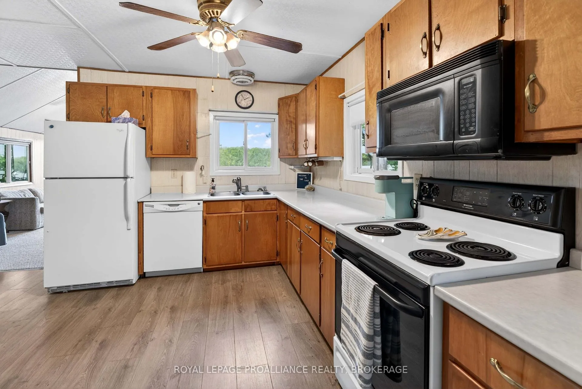 Photo 17 of 805 Burns Lane, Frontenac, Frontenac South — HOMEH