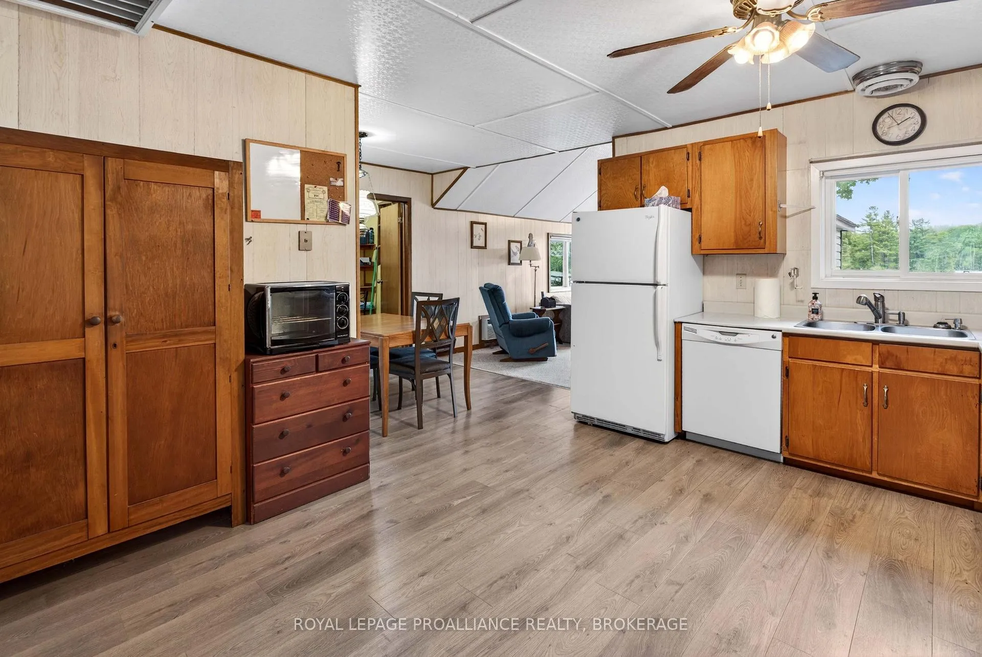 Photo 18 of 805 Burns Lane, Frontenac, Frontenac South — HOMEH