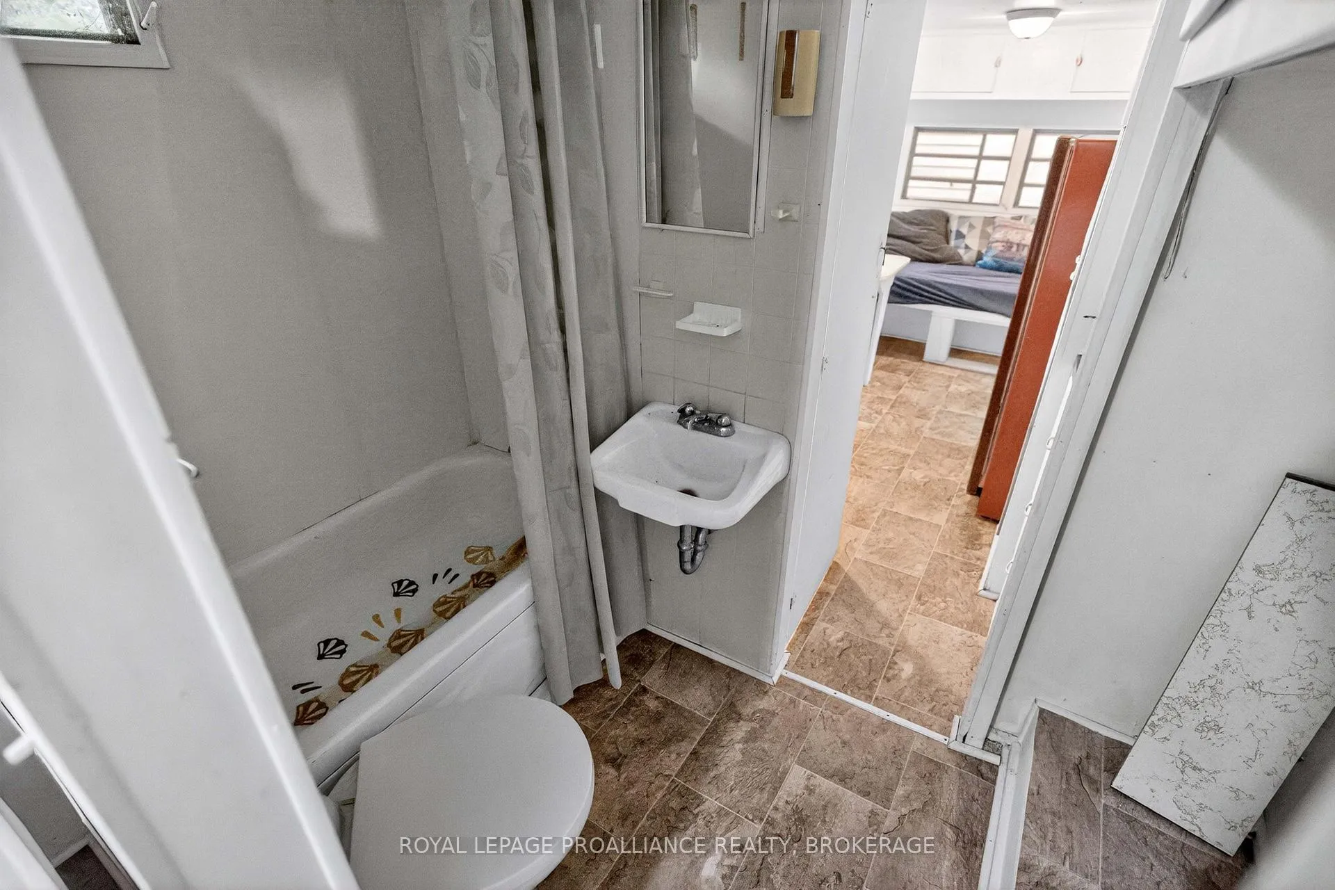 Photo 38 of 805 Burns Lane, Frontenac, Frontenac South — HOMEH