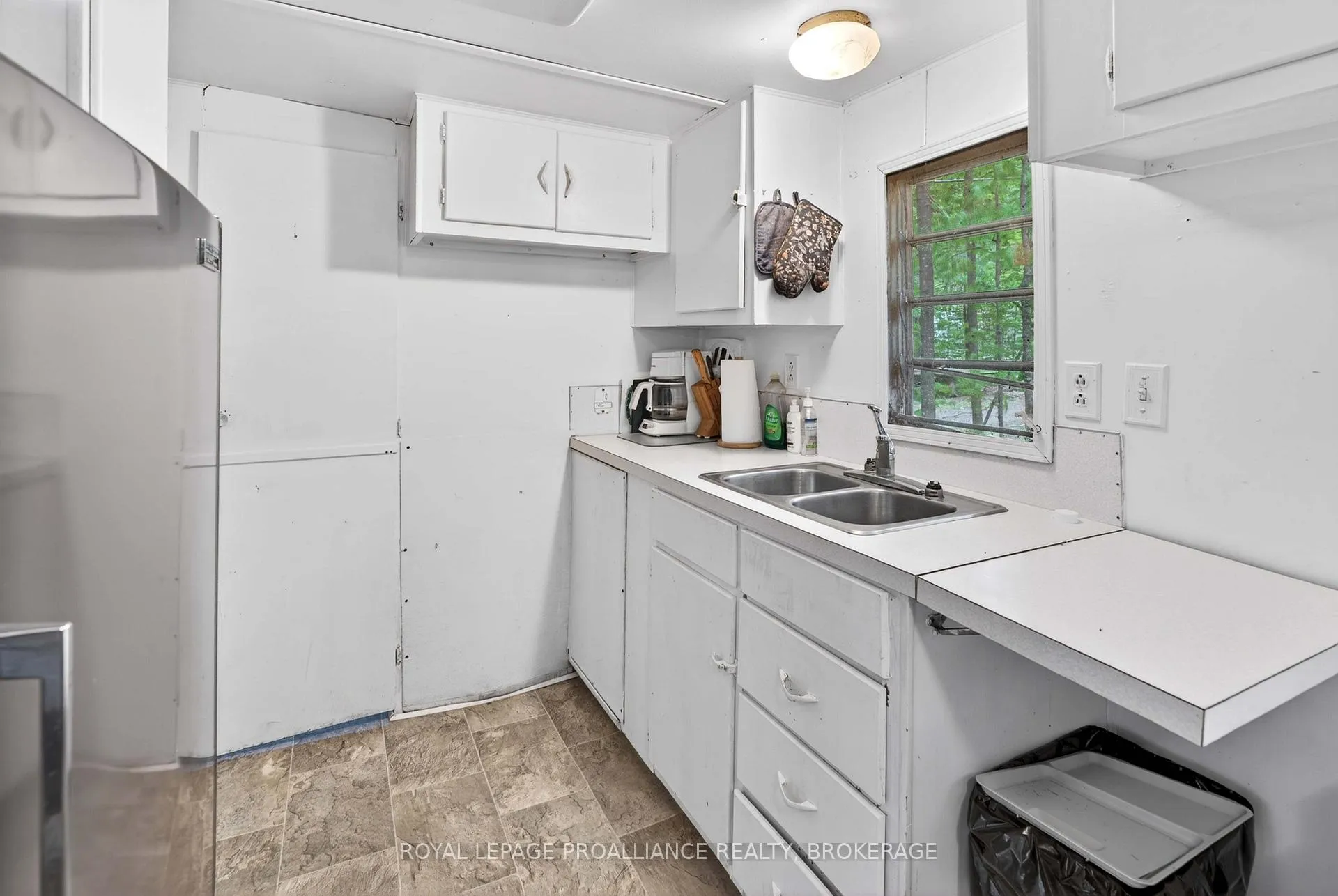 Photo 41 of 805 Burns Lane, Frontenac, Frontenac South — HOMEH