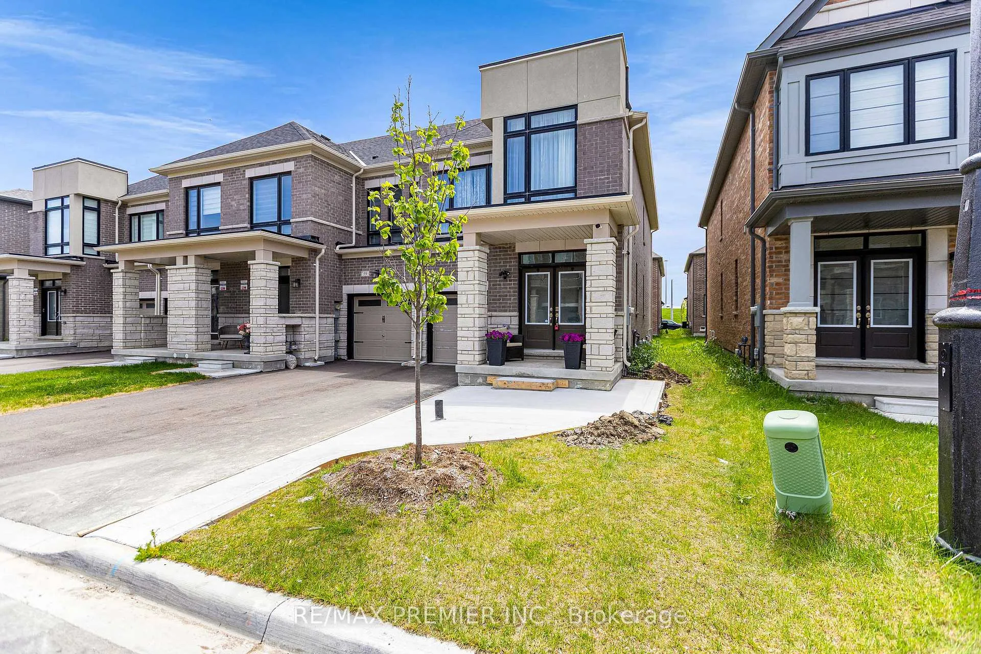 Photo 2 of 55 Singhampton Road, Vaughan, Kleinburg — HOMEH