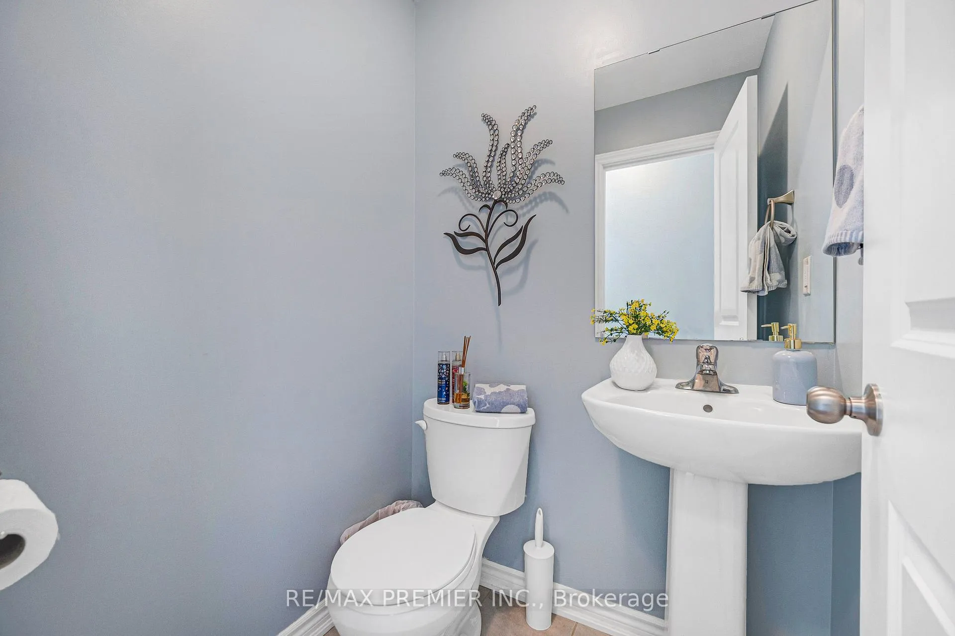 Photo 5 of 55 Singhampton Road, Vaughan, Kleinburg — HOMEH