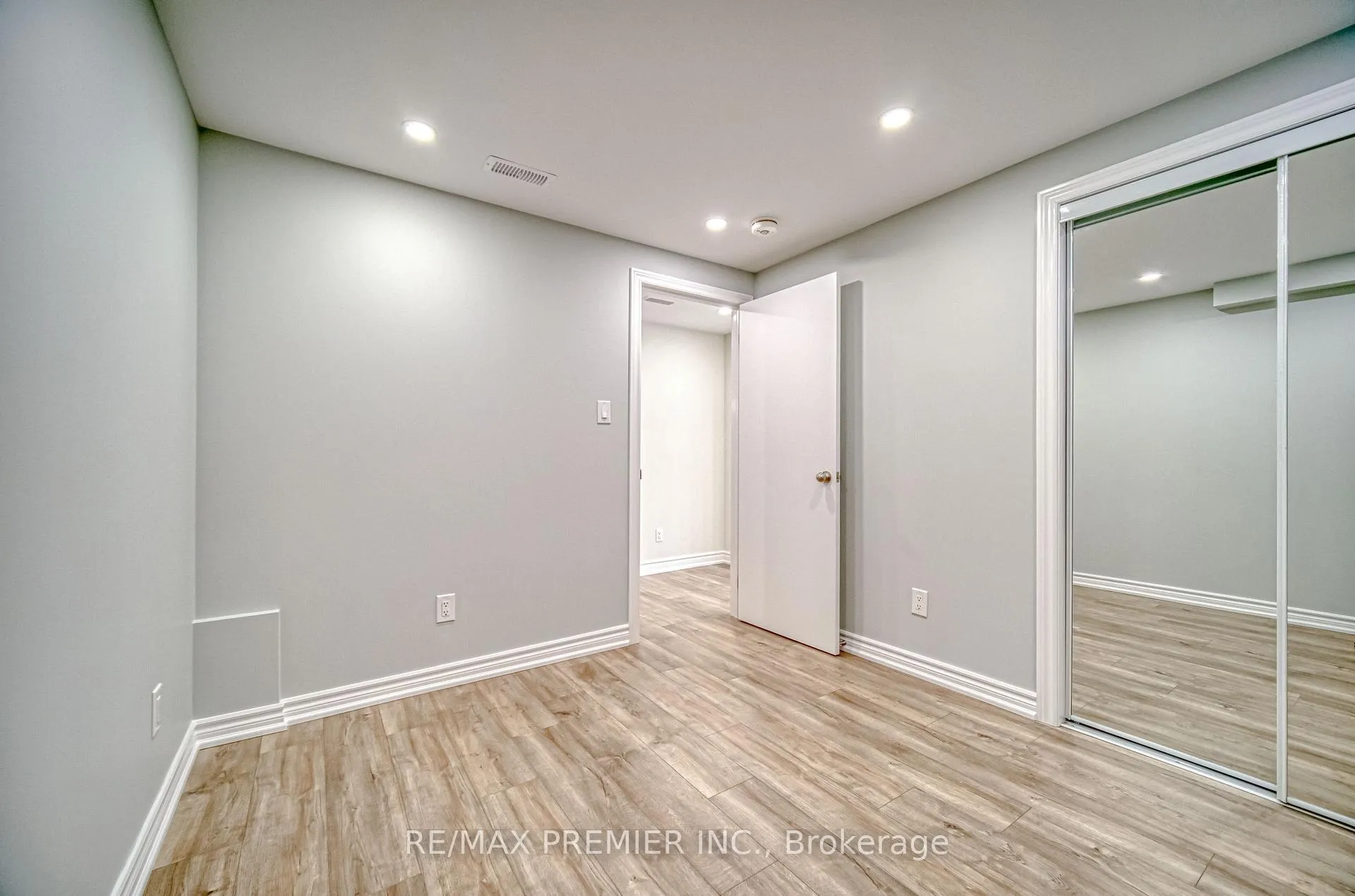Photo 44 of 55 Singhampton Road, Vaughan, Kleinburg — HOMEH