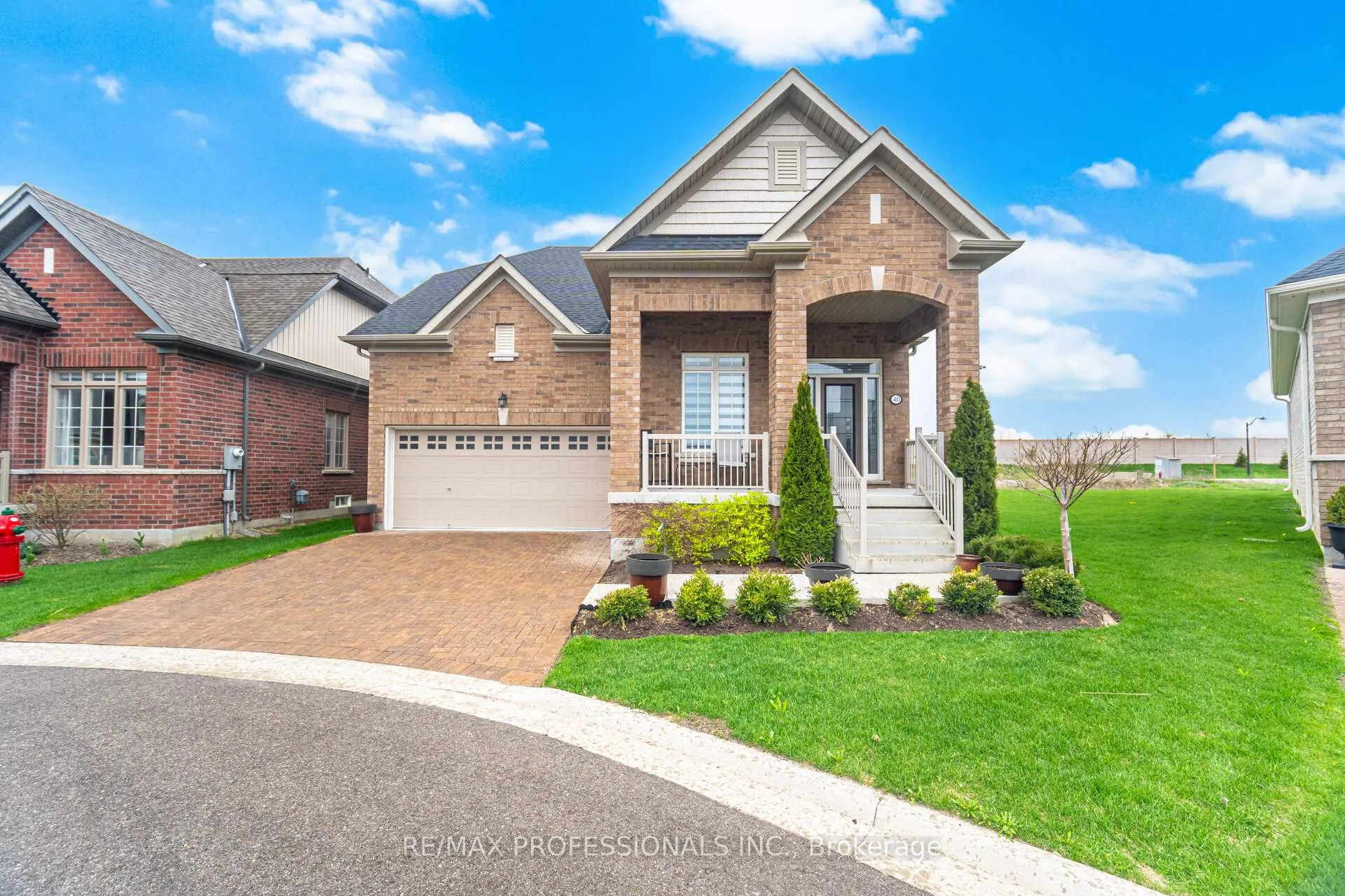 Photo 2 of 40 Bluestone Crescent, Brampton, Sandringham-Wellington — HOMEH