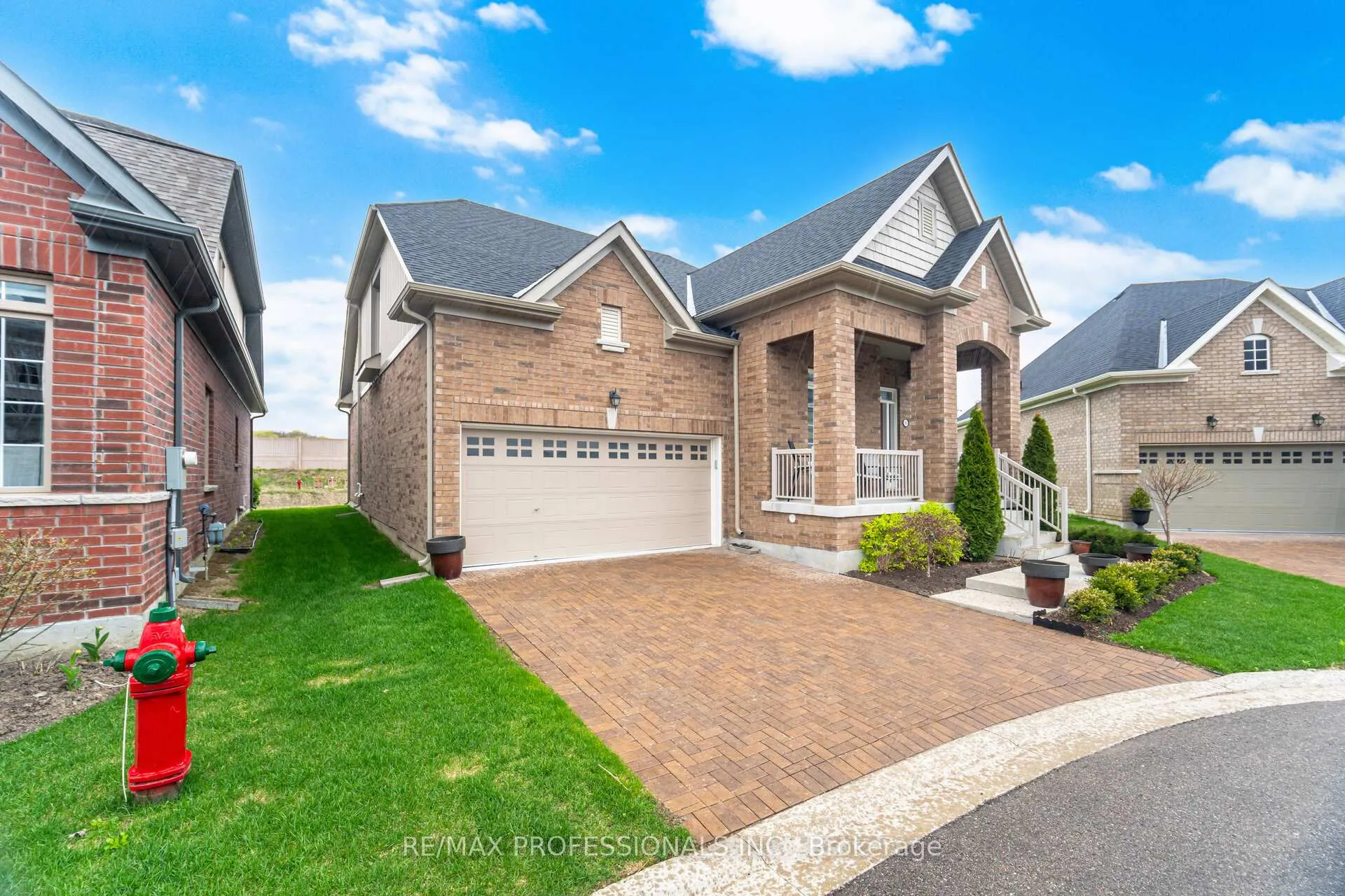 Photo 3 of 40 Bluestone Crescent, Brampton, Sandringham-Wellington — HOMEH