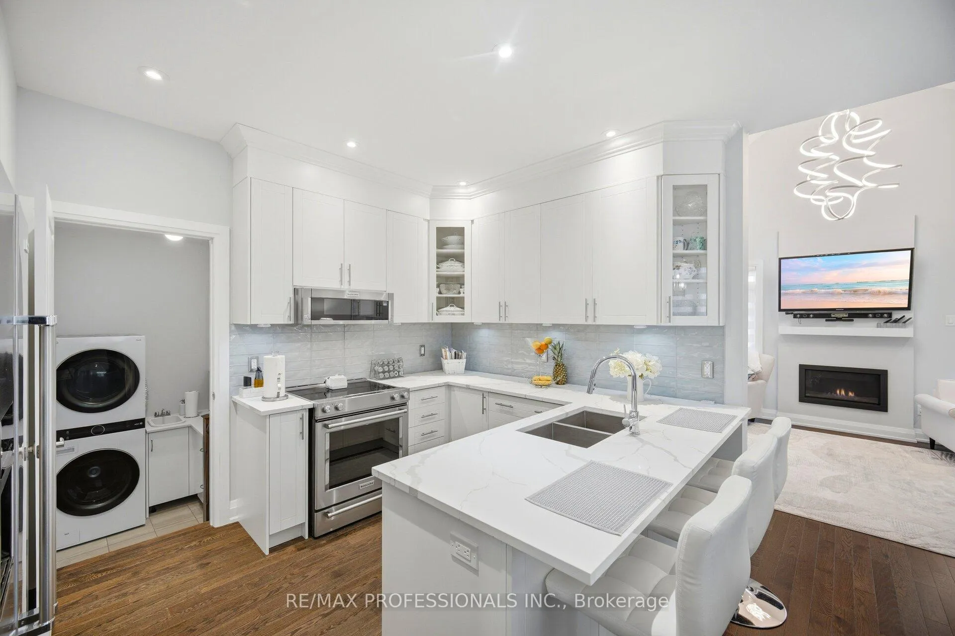 Photo 8 of 40 Bluestone Crescent, Brampton, Sandringham-Wellington — HOMEH