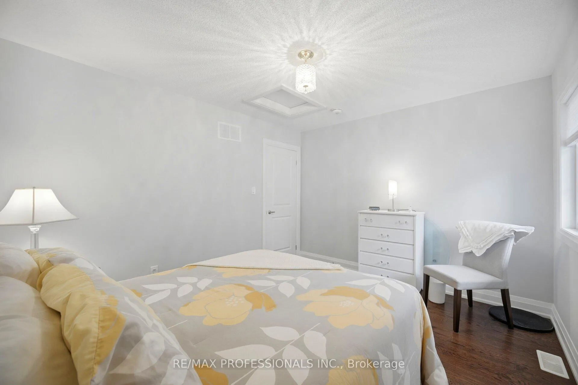 Photo 32 of 40 Bluestone Crescent, Brampton, Sandringham-Wellington — HOMEH