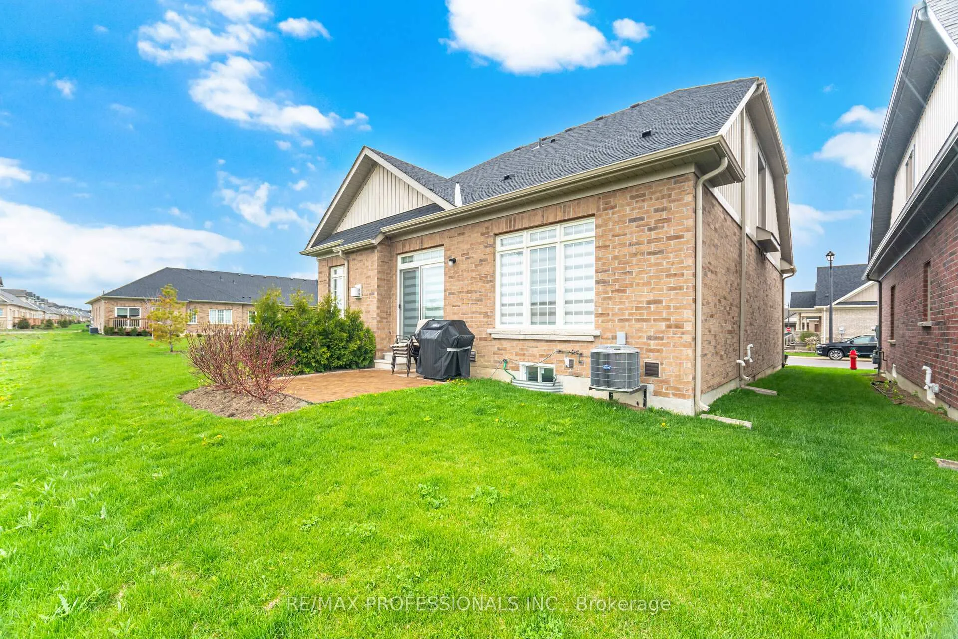 Photo 38 of 40 Bluestone Crescent, Brampton, Sandringham-Wellington — HOMEH