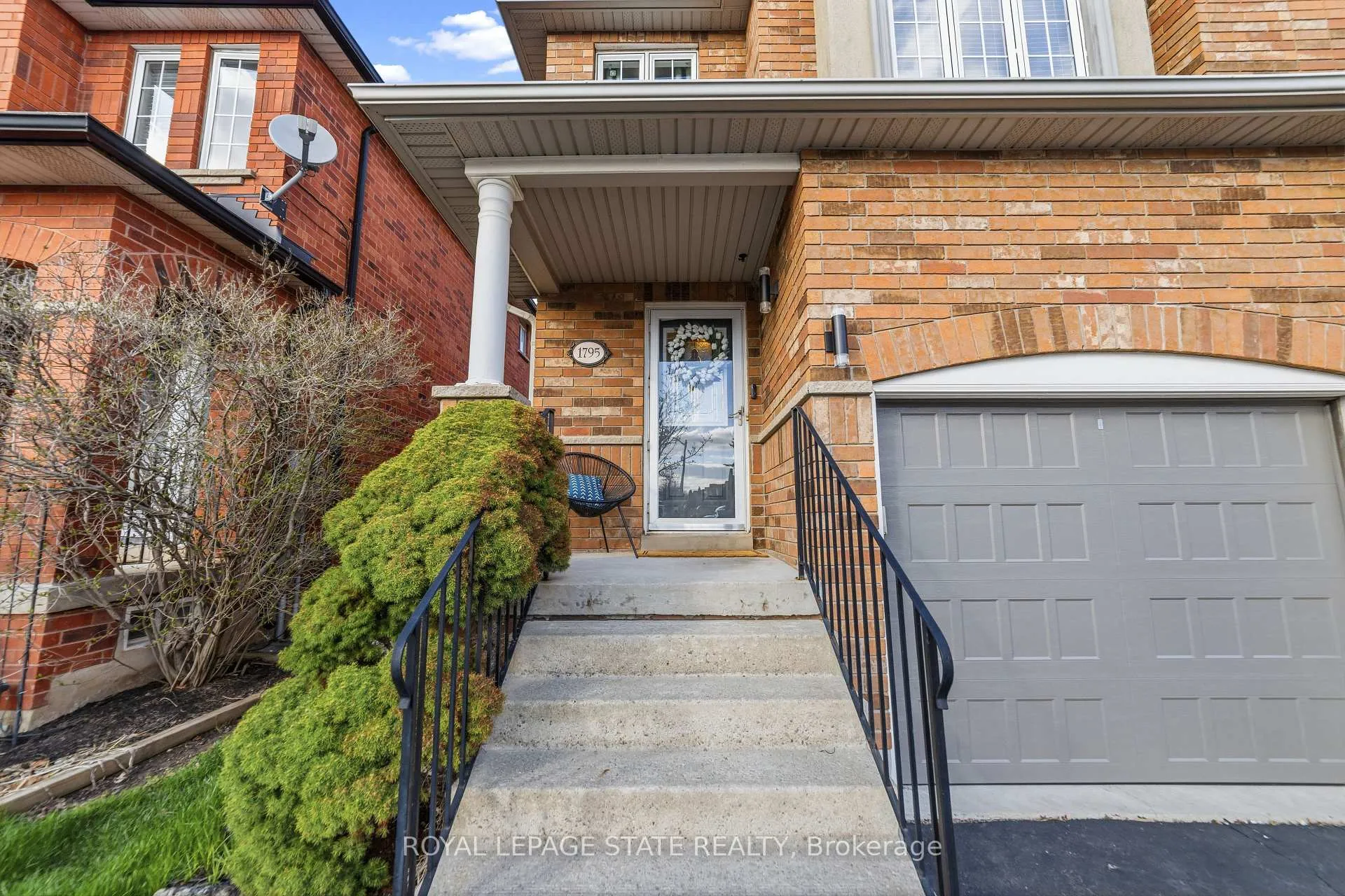 Photo 3 of 1795 Creek Way, Burlington, Uptown — HOMEH