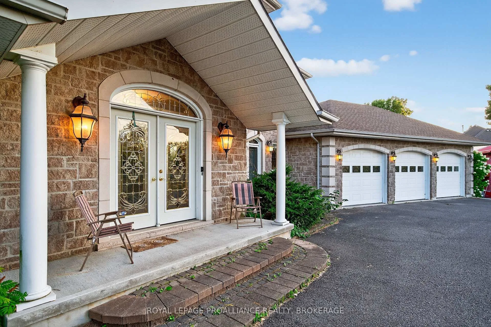 Photo 3 of 4734 Lakeside Lane, Loyalist, Lennox and Addington - South — HOMEH