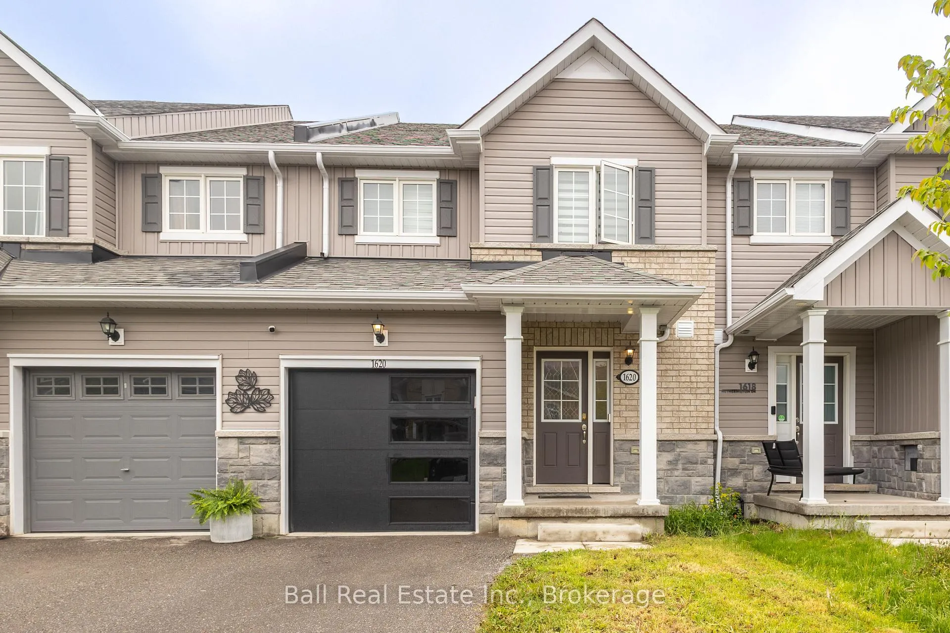 Front of 1620 Hetherington Drive
