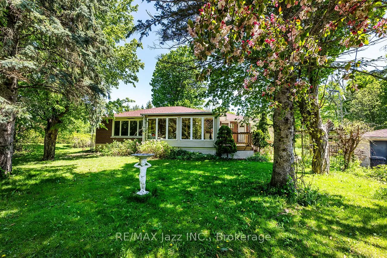 Front of 733 Townline Road N