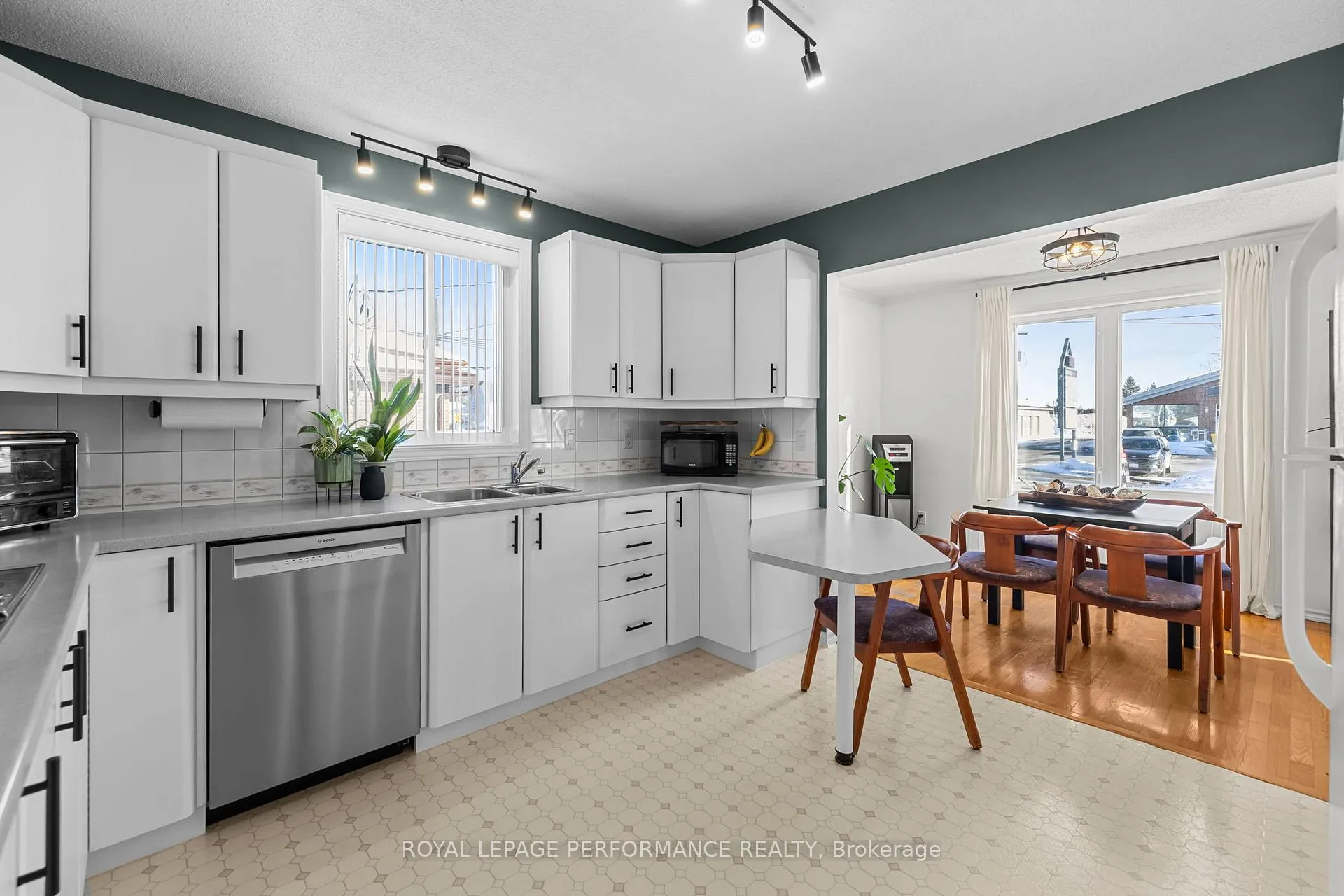 Photo 11 of 677 Principale Street, Casselman — HOMEH