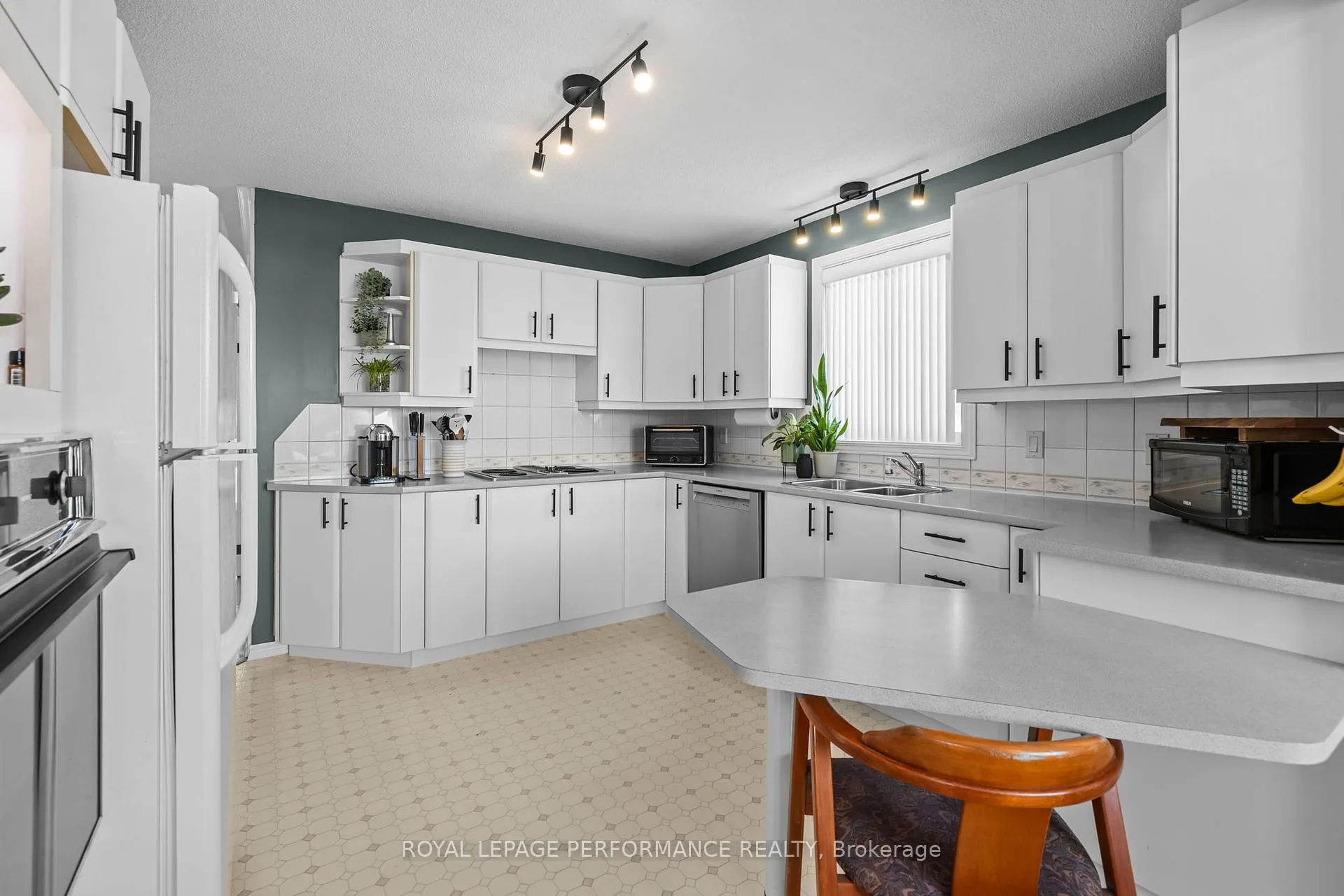 Photo 12 of 677 Principale Street, Casselman — HOMEH