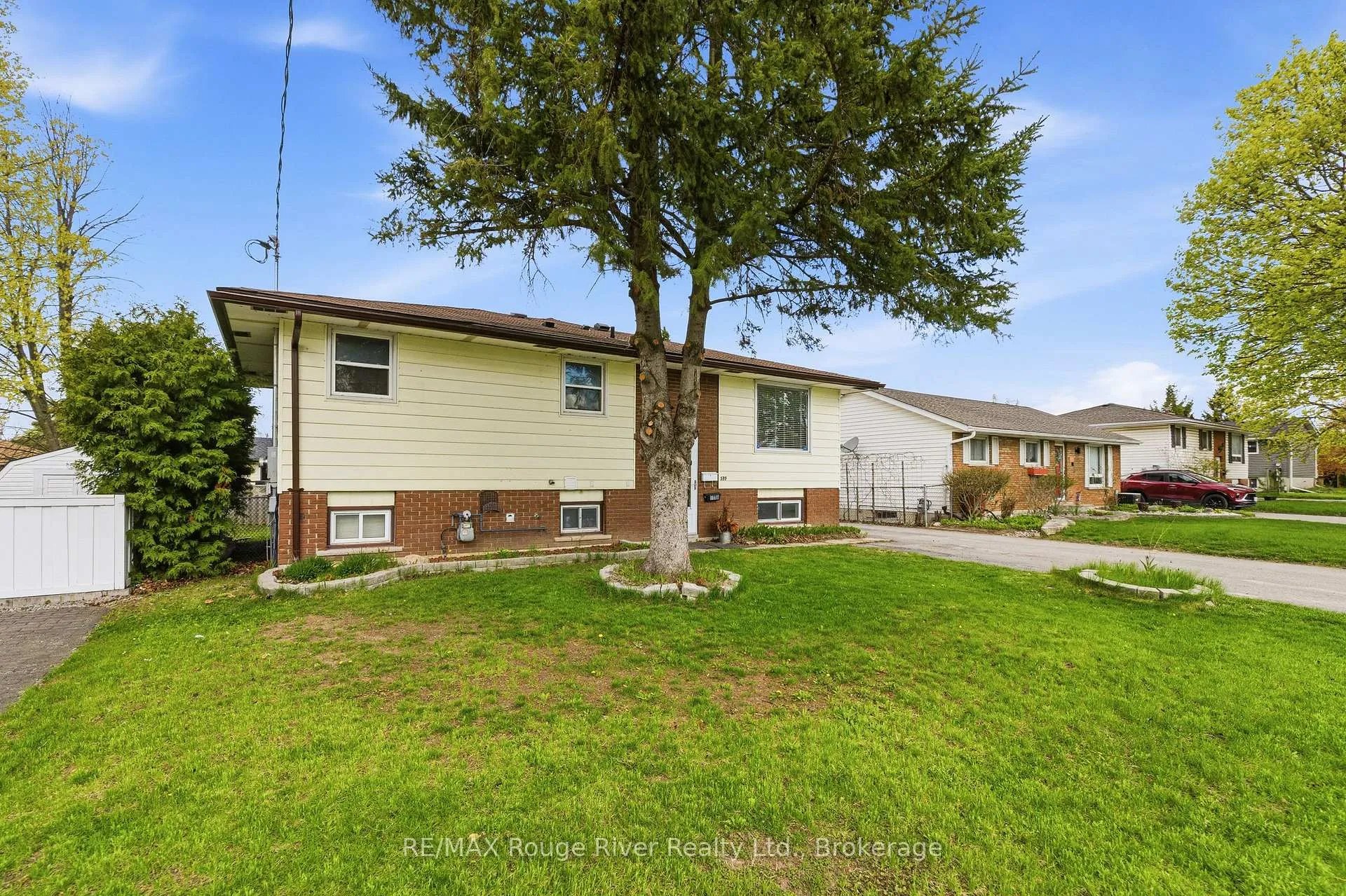 Photo 3 of Unit UNIT 2, 599 Otonabee Drive, Peterborough, Ashburnham Ward 4 — HOMEH