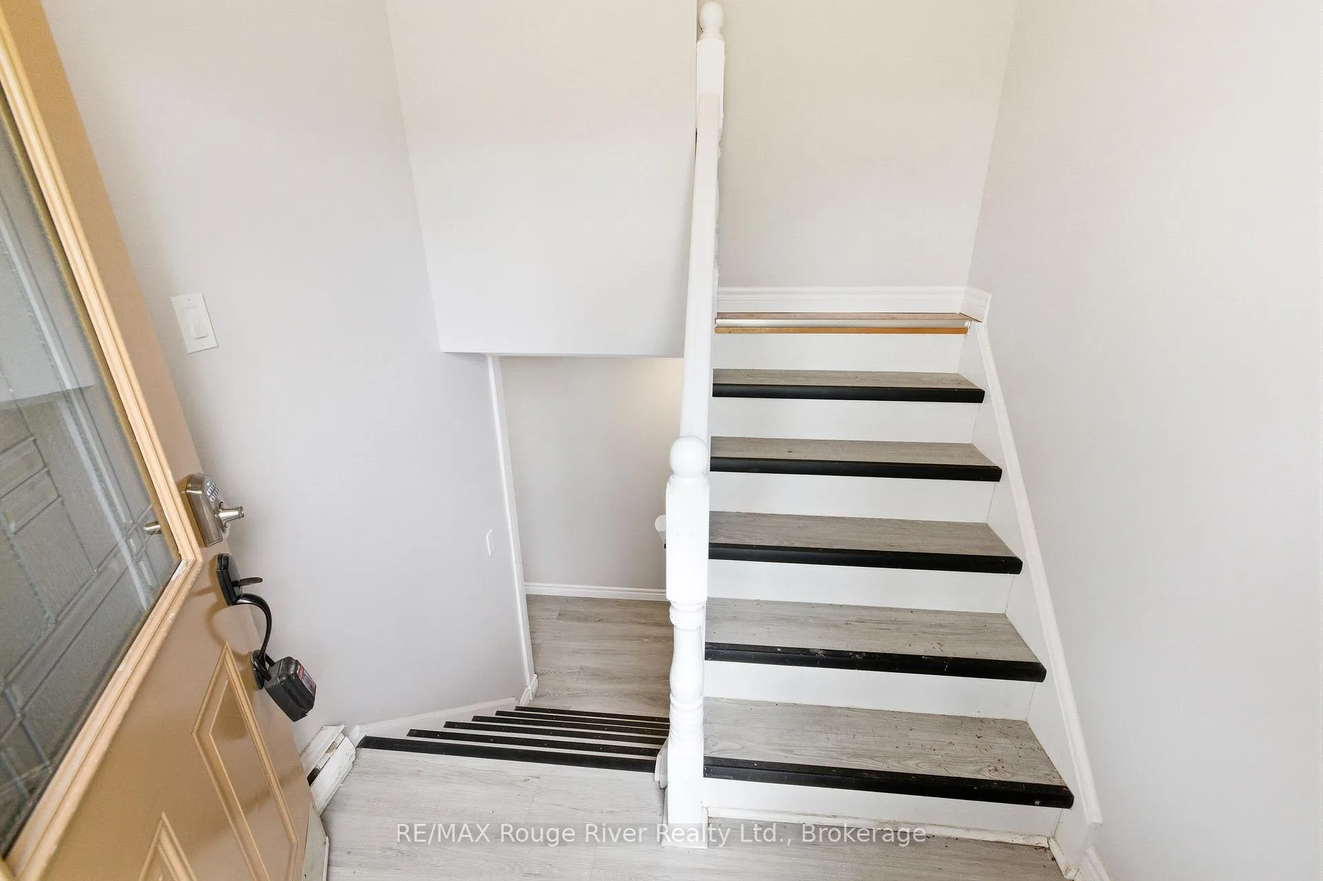 Photo 6 of Unit UNIT 2, 599 Otonabee Drive, Peterborough, Ashburnham Ward 4 — HOMEH