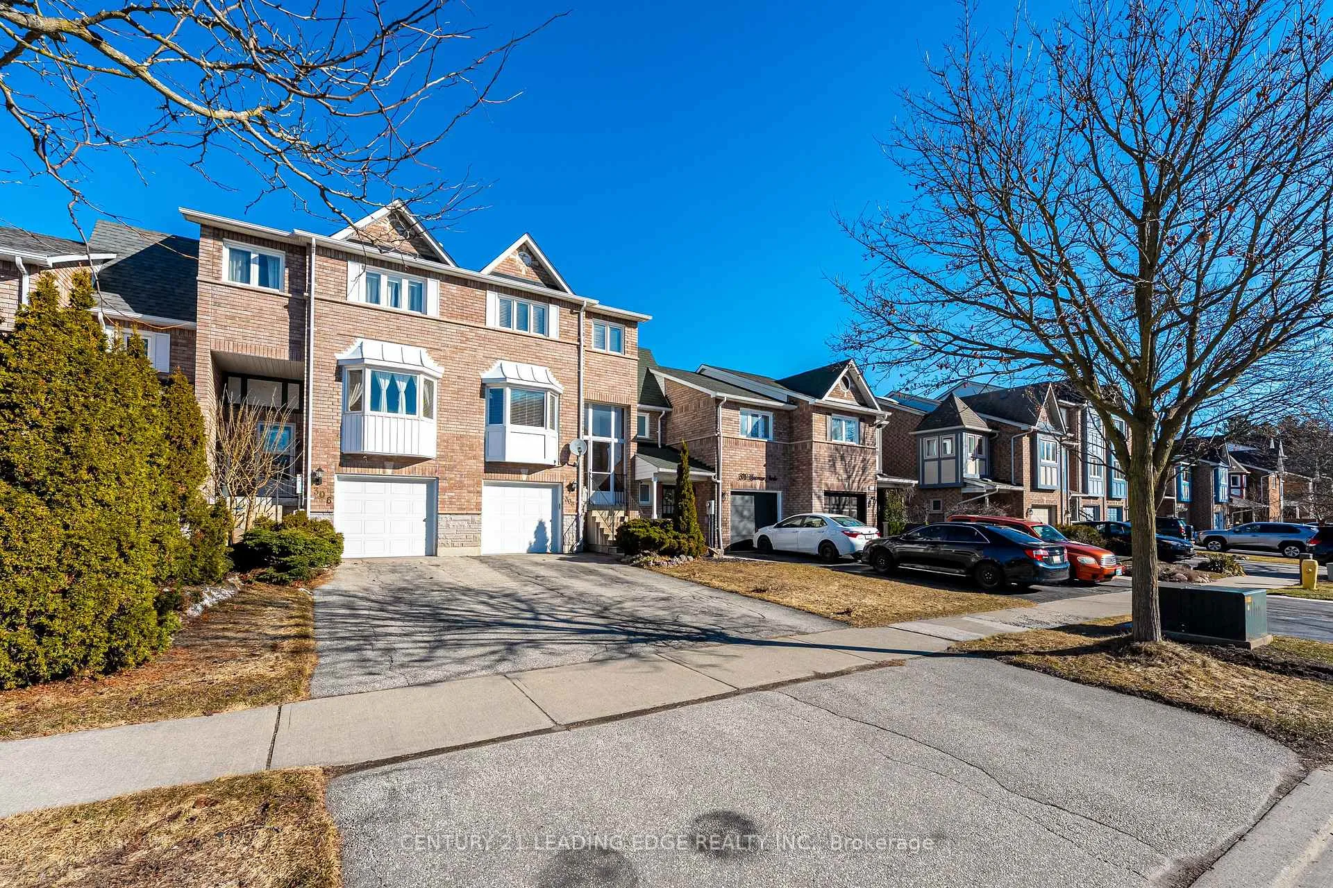 Photo 3 of 308 Sparrow Circle, Pickering, Highbush — HOMEH