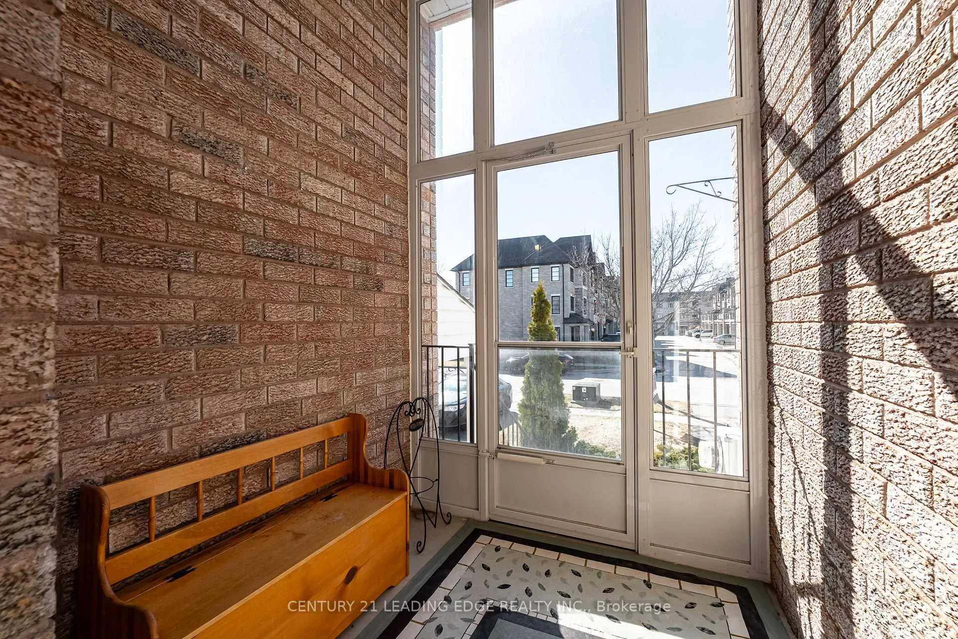 Photo 6 of 308 Sparrow Circle, Pickering, Highbush — HOMEH