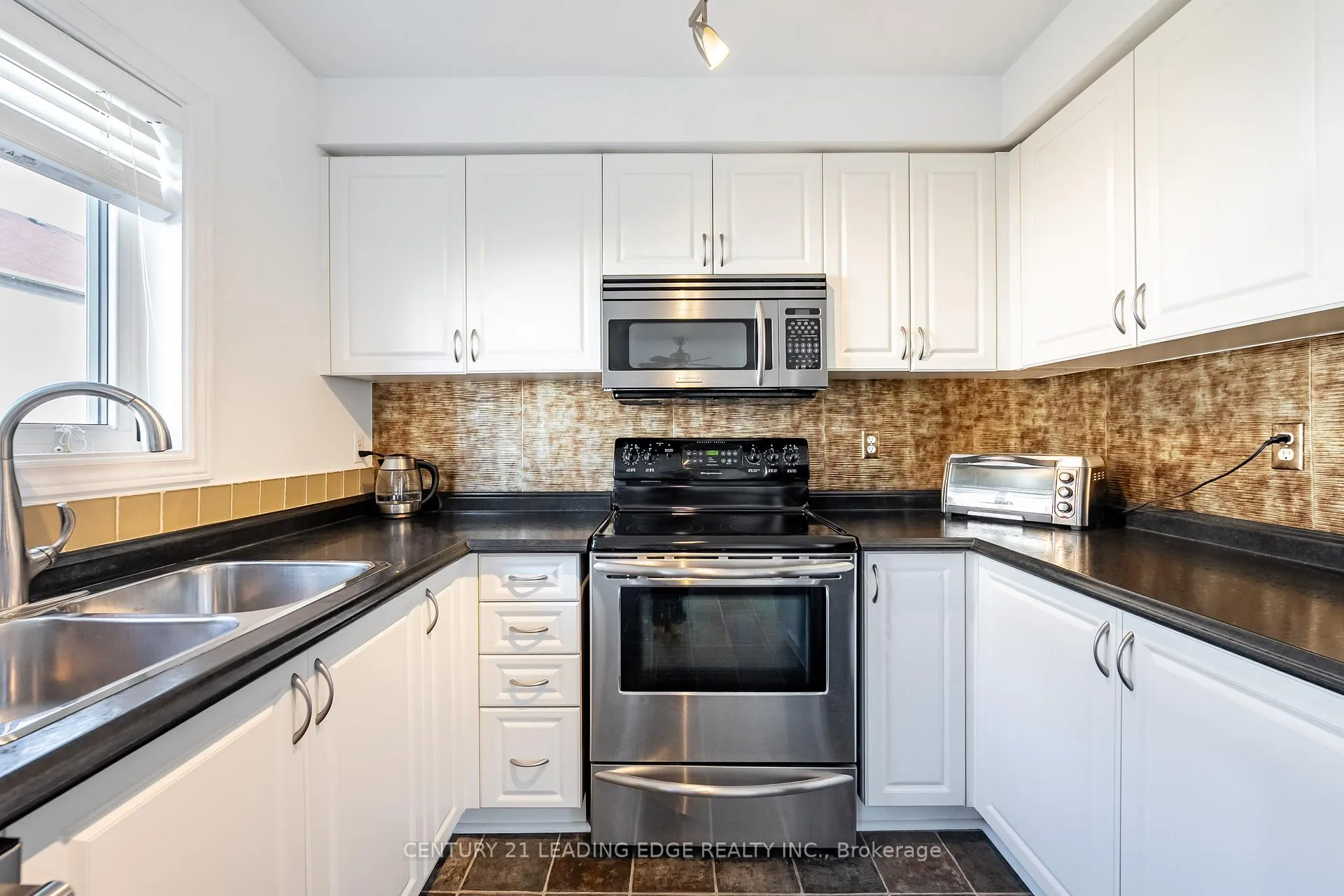 Photo 21 of 308 Sparrow Circle, Pickering, Highbush — HOMEH