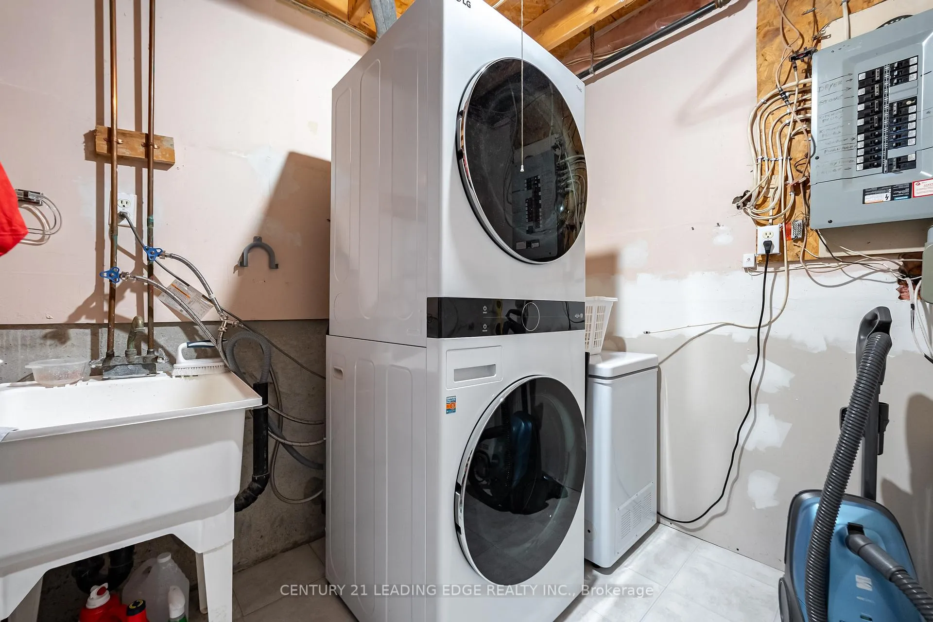 Photo 39 of 308 Sparrow Circle, Pickering, Highbush — HOMEH