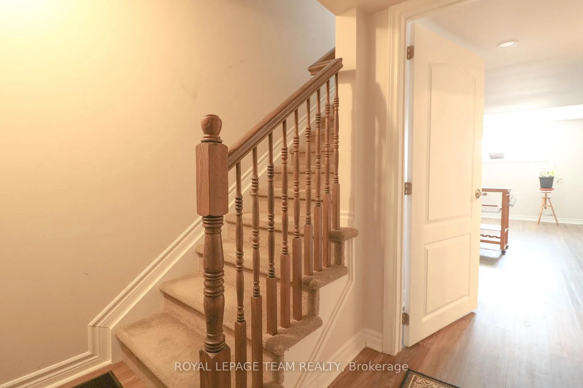 Photo 2 of 626 Albion Falls Drive, Ottawa, Barrhaven - Heritage Park — HOMEH