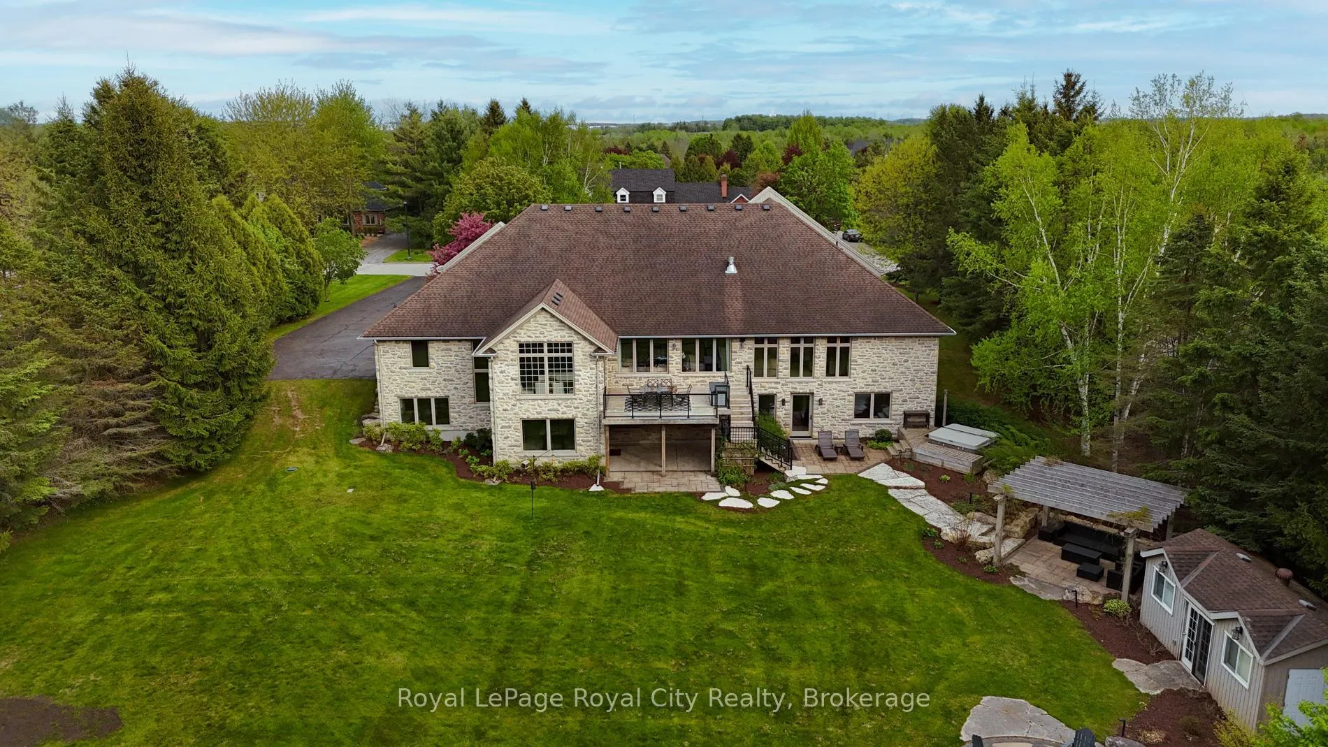 Photo 2 of 54 Bridle Path, Puslinch, Rural Puslinch East — HOMEH