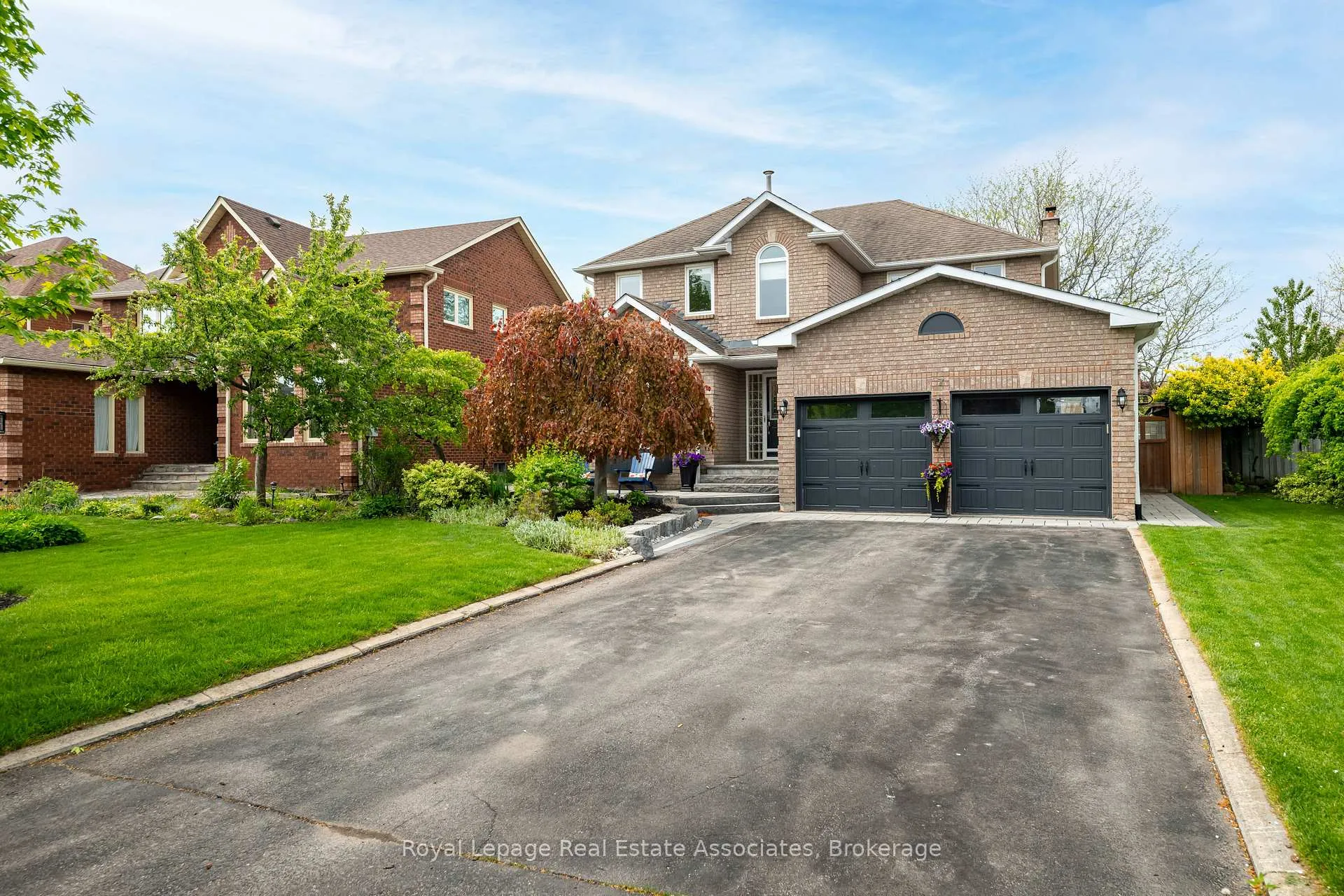Photo 1 of 7 Nixon Crescent, Halton Hills, Georgetown — HOMEH