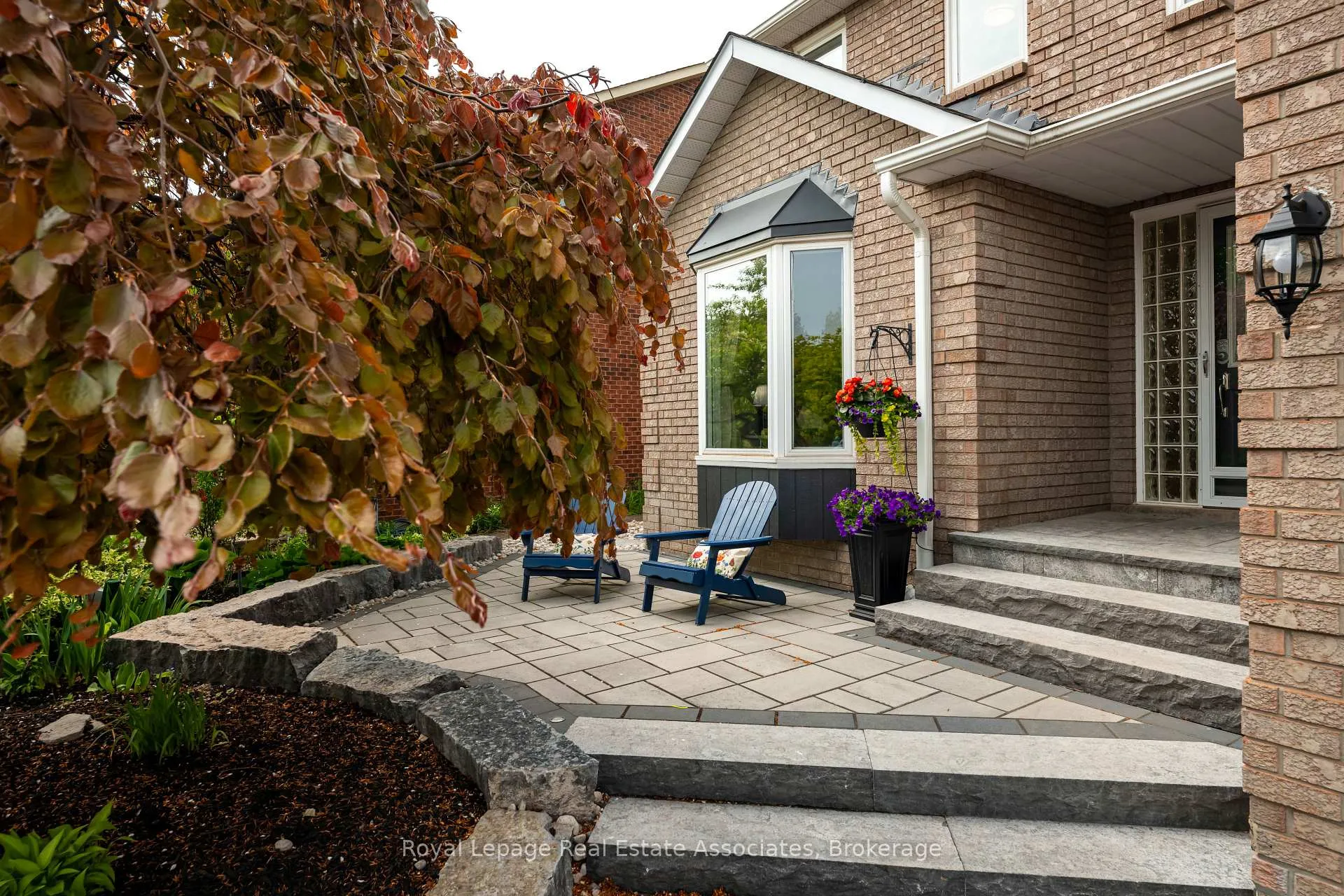 Photo 3 of 7 Nixon Crescent, Halton Hills, Georgetown — HOMEH