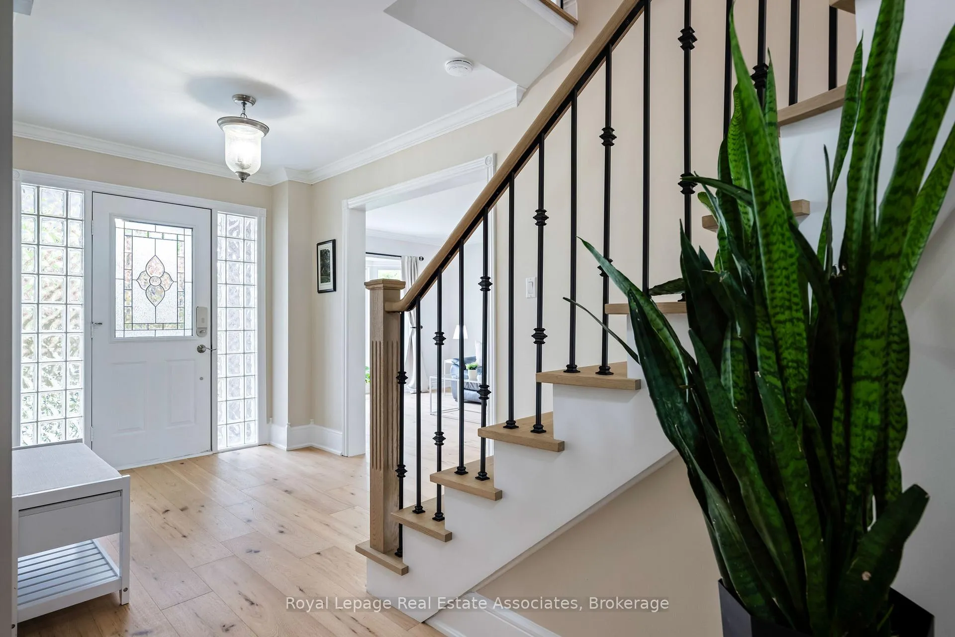 Photo 4 of 7 Nixon Crescent, Halton Hills, Georgetown — HOMEH