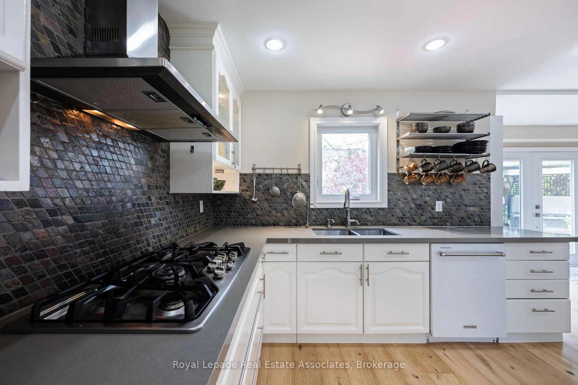 Photo 11 of 7 Nixon Crescent, Halton Hills, Georgetown — HOMEH