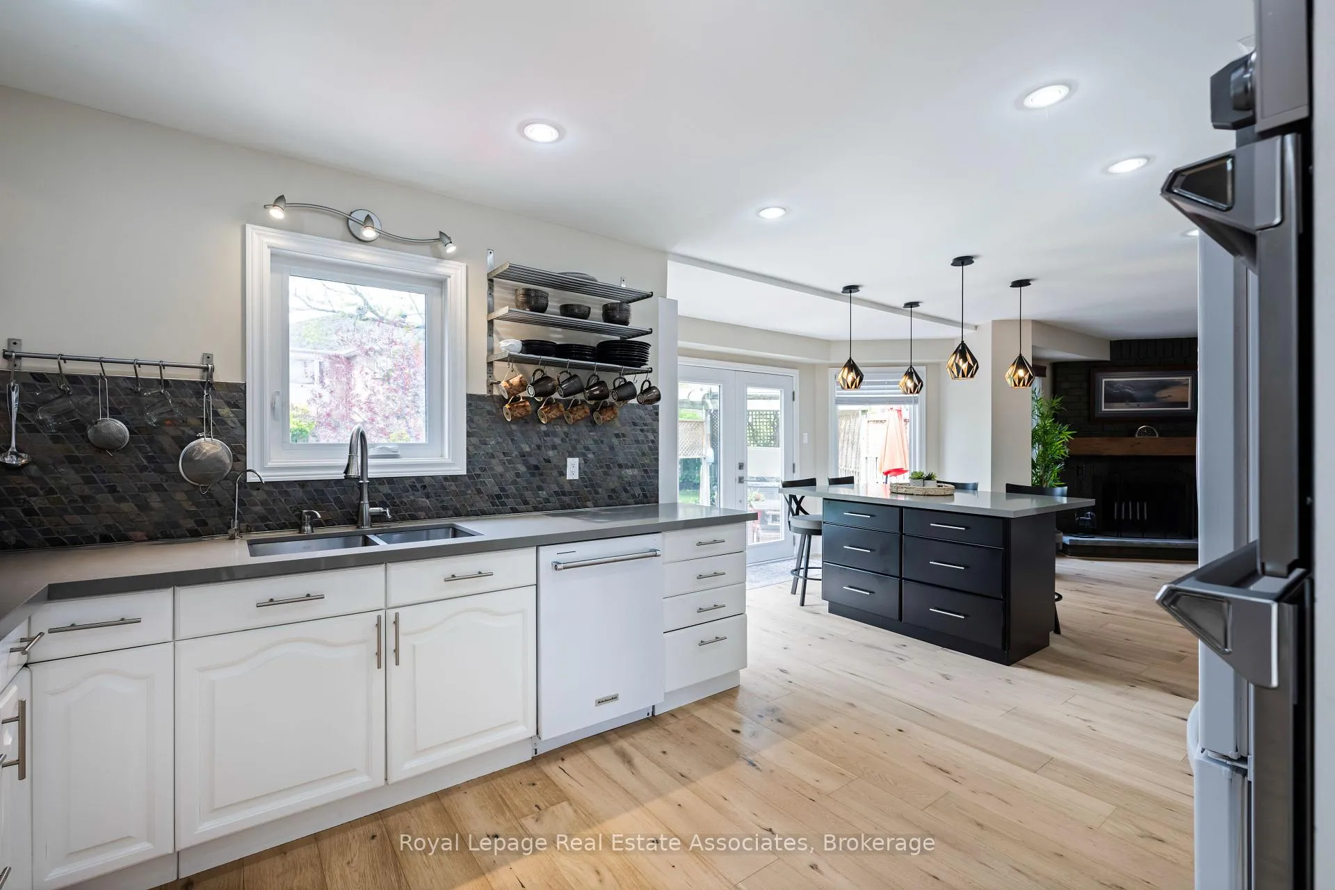 Photo 12 of 7 Nixon Crescent, Halton Hills, Georgetown — HOMEH