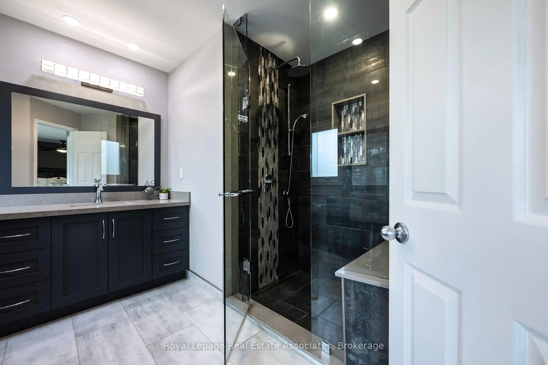 Photo 37 of 7 Nixon Crescent, Halton Hills, Georgetown — HOMEH