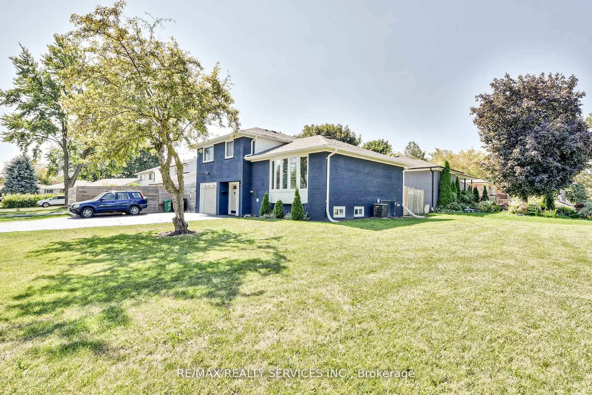 Photo 3 of 23 Windermere Court, Brampton, Northwood Park — HOMEH