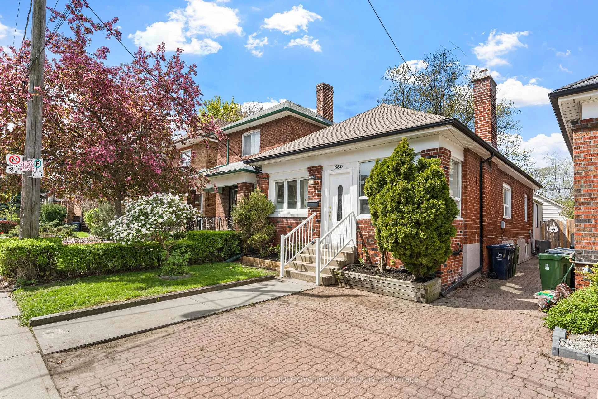 Photo 2 of 580 Willard Avenue, Toronto, Runnymede-Bloor West Village — HOMEH