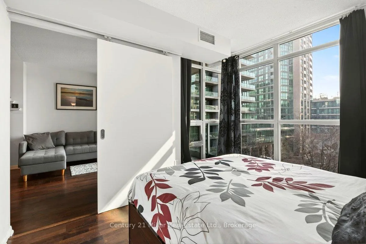 Photo 18 of Unit 562, 209 Fort York Boulevard, Toronto, Niagara — HOMEH