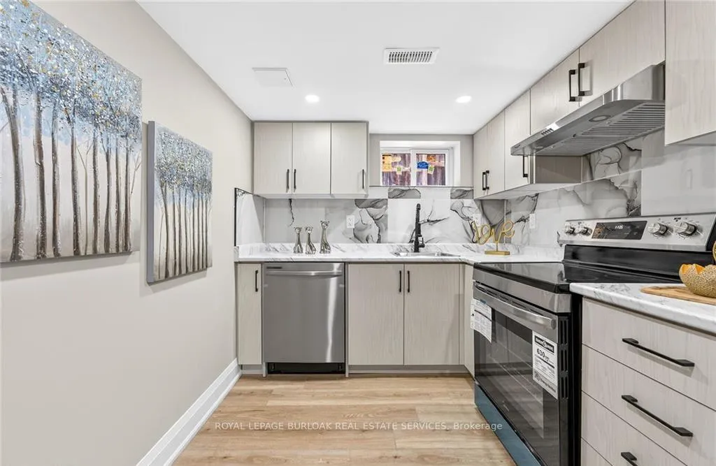 Photo 4 of Unit Lower, 150 Brucedale Avenue E, Hamilton, Centremount — HOMEH