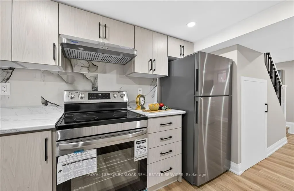 Photo 6 of Unit Lower, 150 Brucedale Avenue E, Hamilton, Centremount — HOMEH