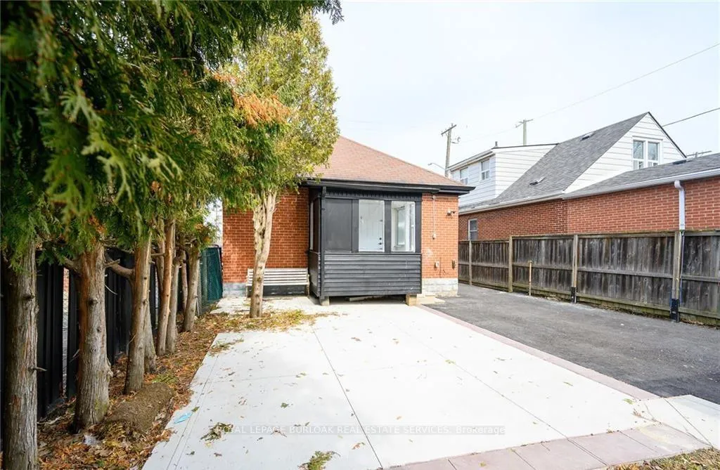 Photo 15 of Unit Lower, 150 Brucedale Avenue E, Hamilton, Centremount — HOMEH