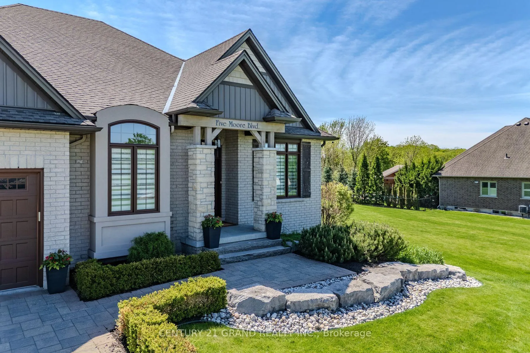 Photo 3 of 5 Moore Boulevard, Brantford, Empire South — HOMEH