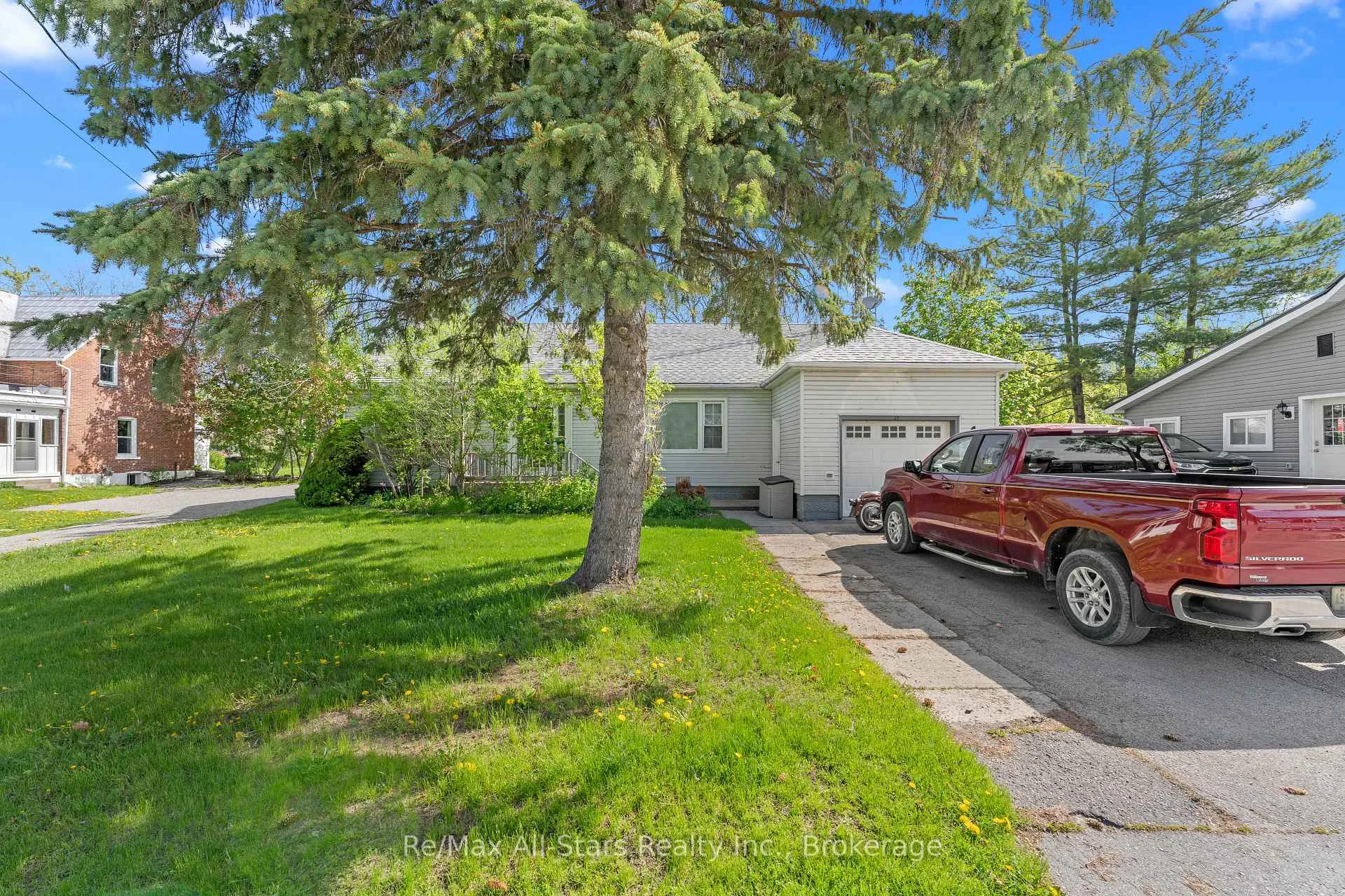 Photo 1 of 29 Francis Street E, Kawartha Lakes, Fenelon Falls — HOMEH