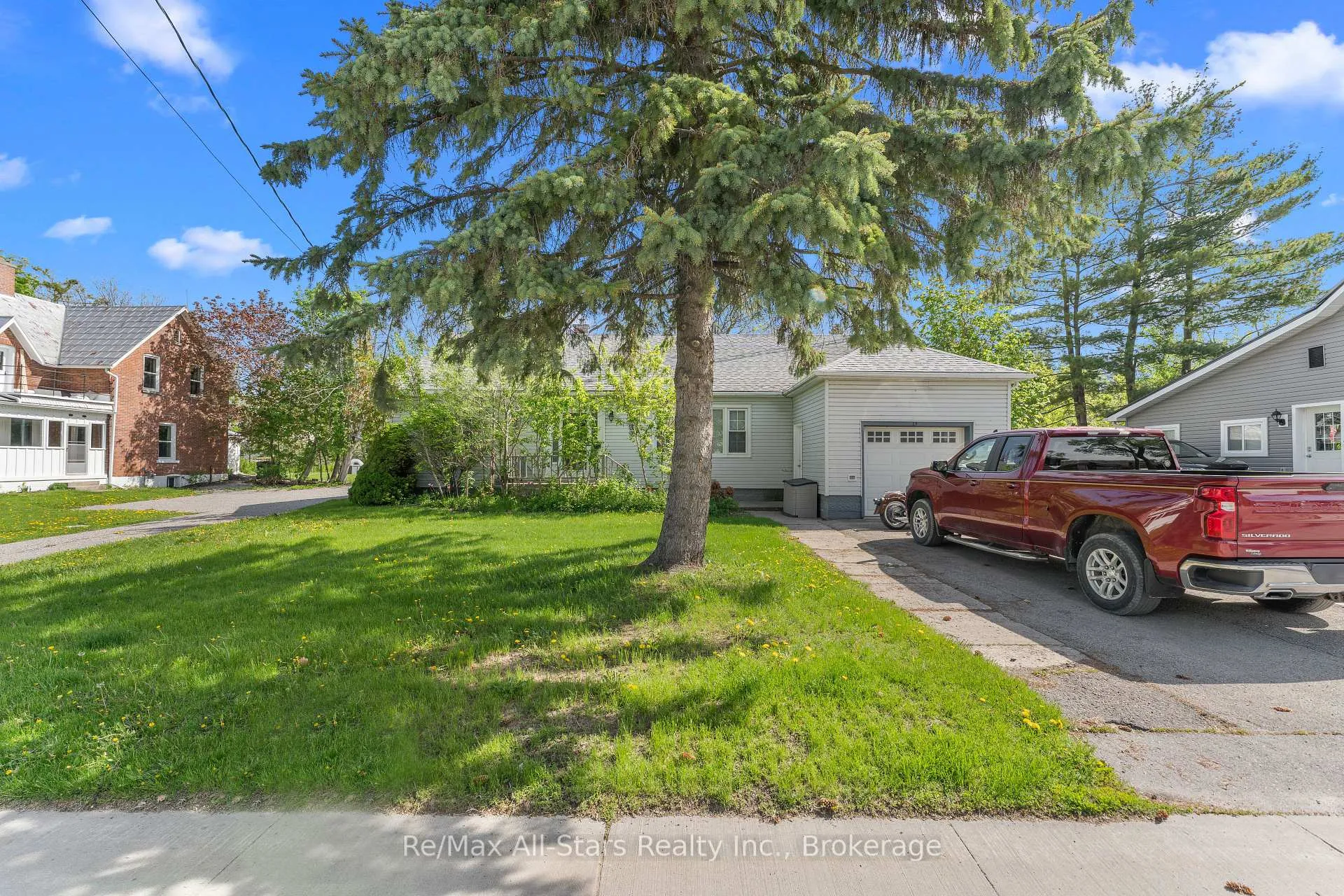 Photo 2 of 29 Francis Street E, Kawartha Lakes, Fenelon Falls — HOMEH